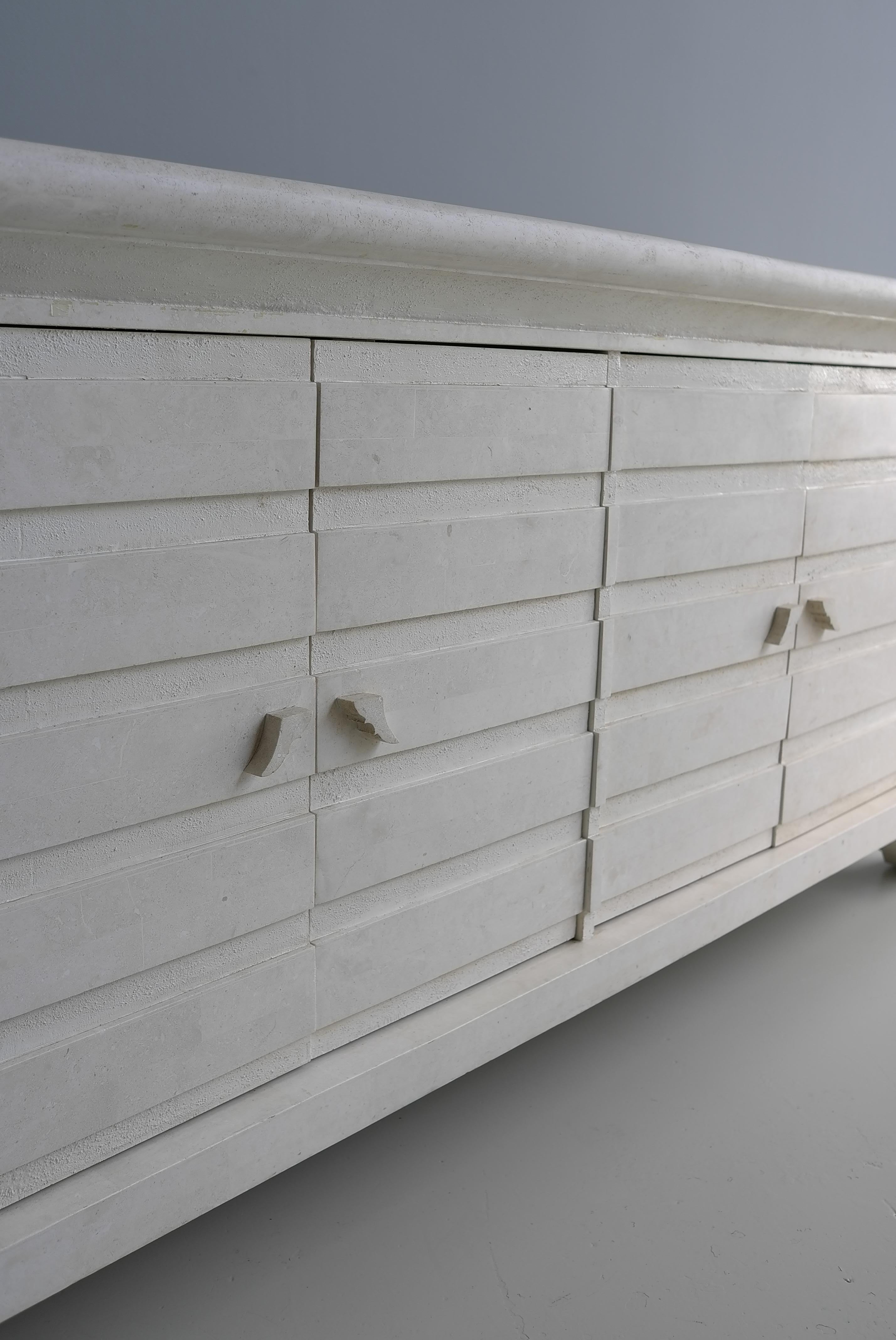 Buffet à tesselles en pierre blanche, Mid-Century Modernity, Italie circa 1975 en vente 5