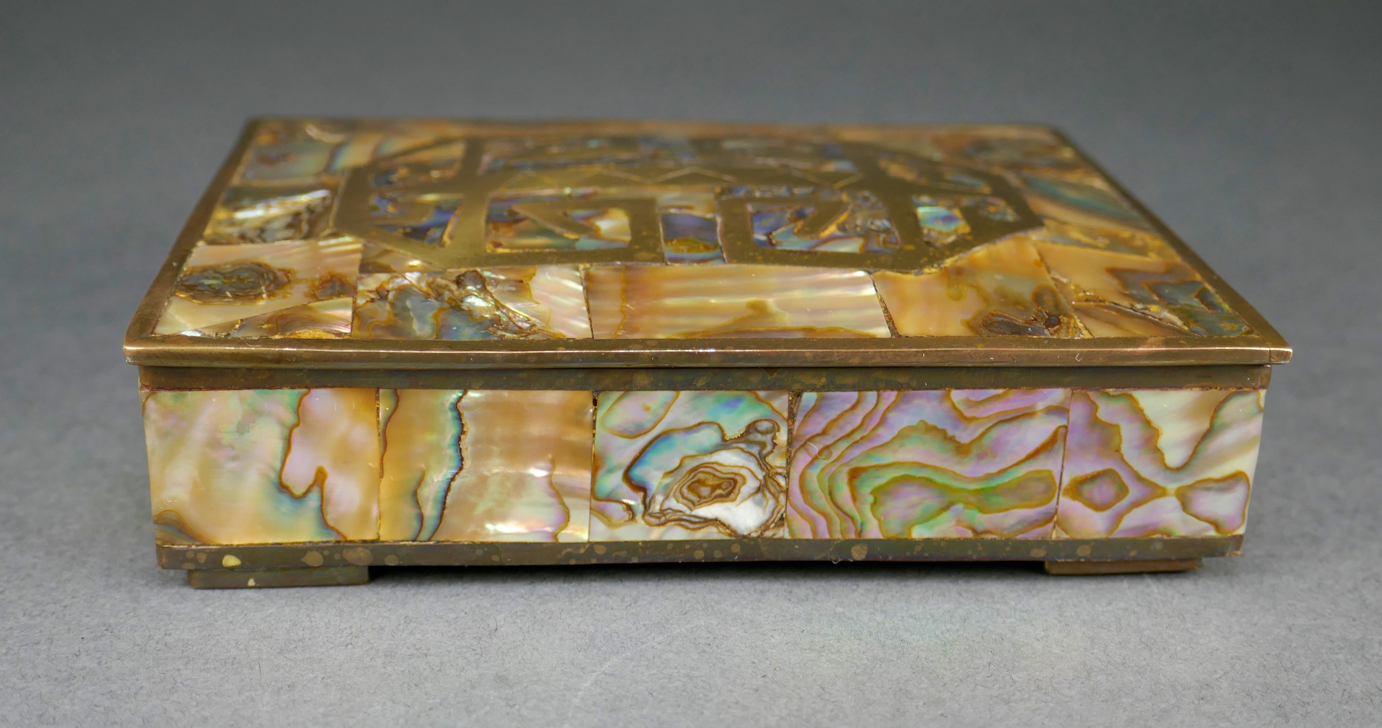 Tessellated Abalone Shell Brass Inlaid Cigarette Tobacco Trinket Box Mexico In Good Condition For Sale In San Juan Capistrano, CA
