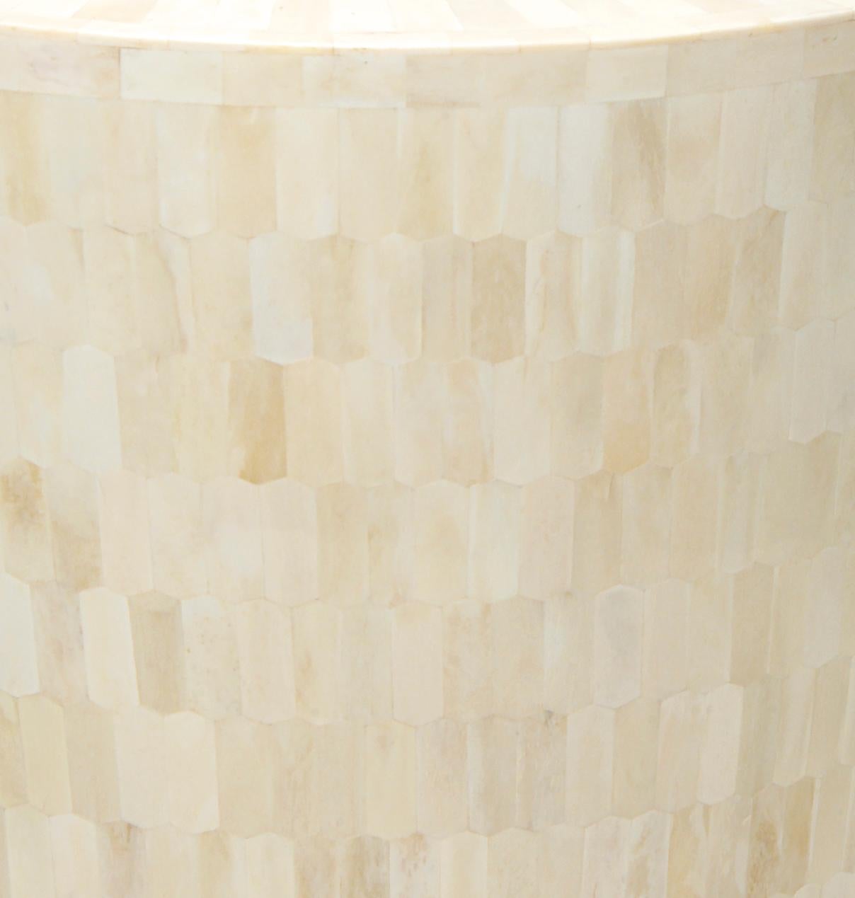 Inconnu Table d'appoint ou tabouret d'appoint en os et corne tessellées en vente