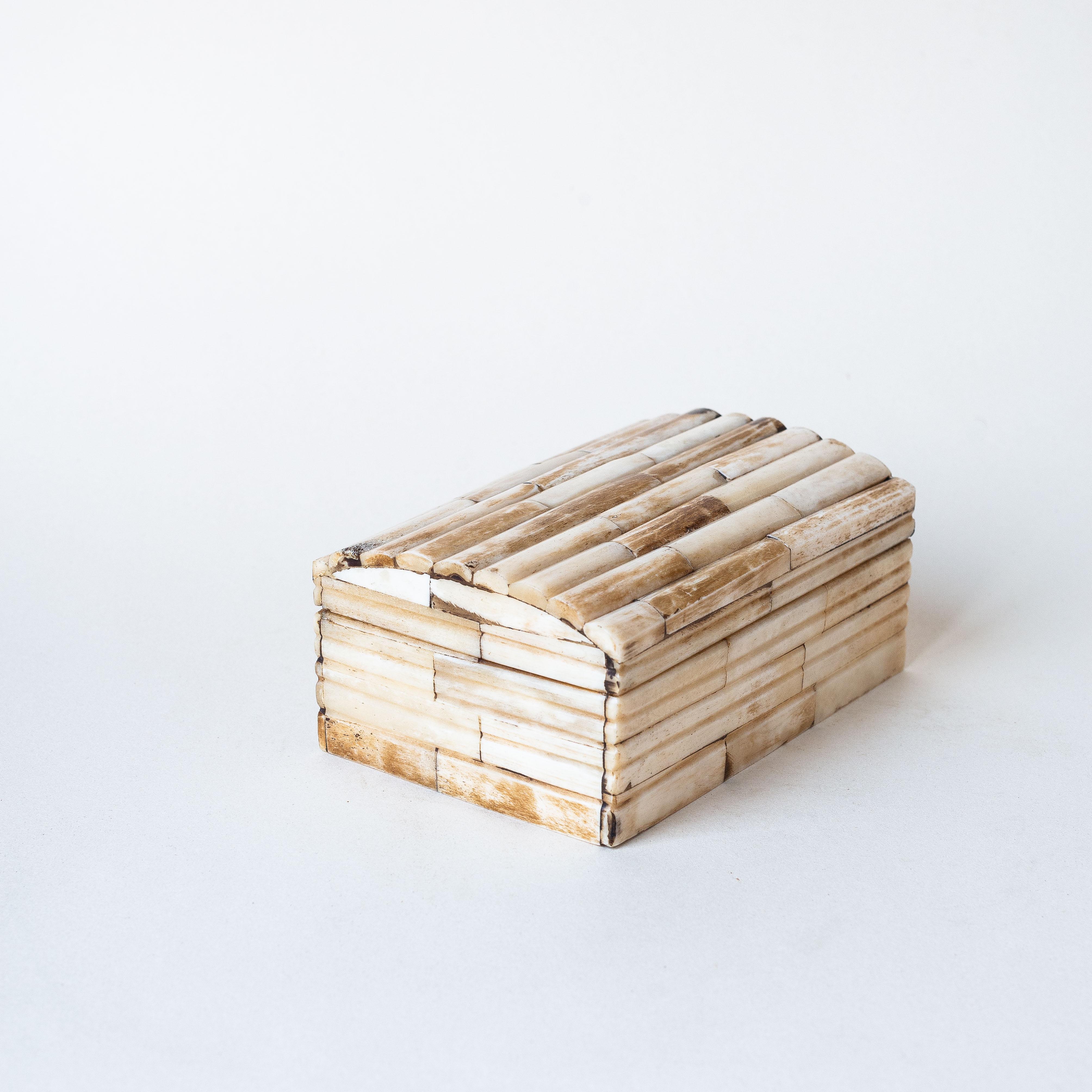 Tessellated Bone and Wood Box 1970s.

This elegant tessellated bone and wood box comes from Morocco and was hand-crafted in the 1970s.

A very decorative trinket box that would be perfect for jewelry and small objects.
 
Note : one small chip on the