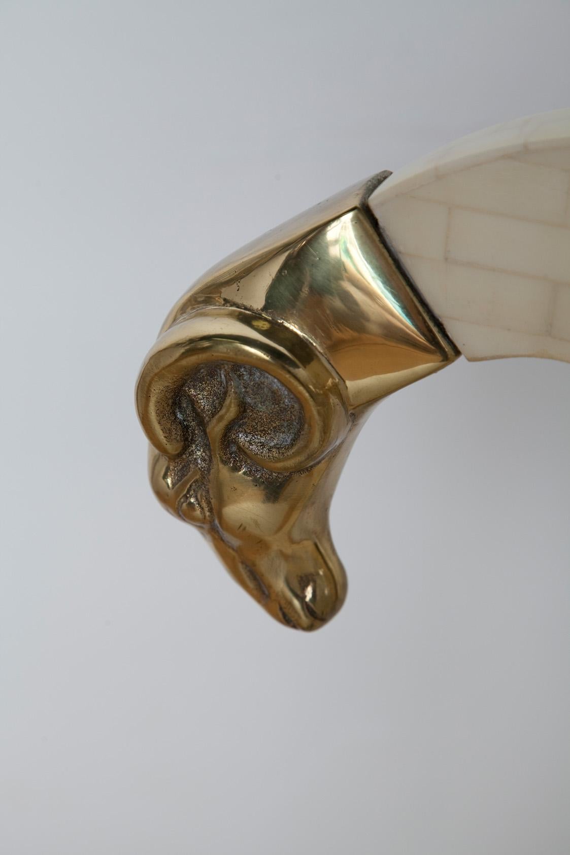 Fin du 20e siècle Chaises en os tessellées avec têtes de béliers en laiton par Enrique Garces