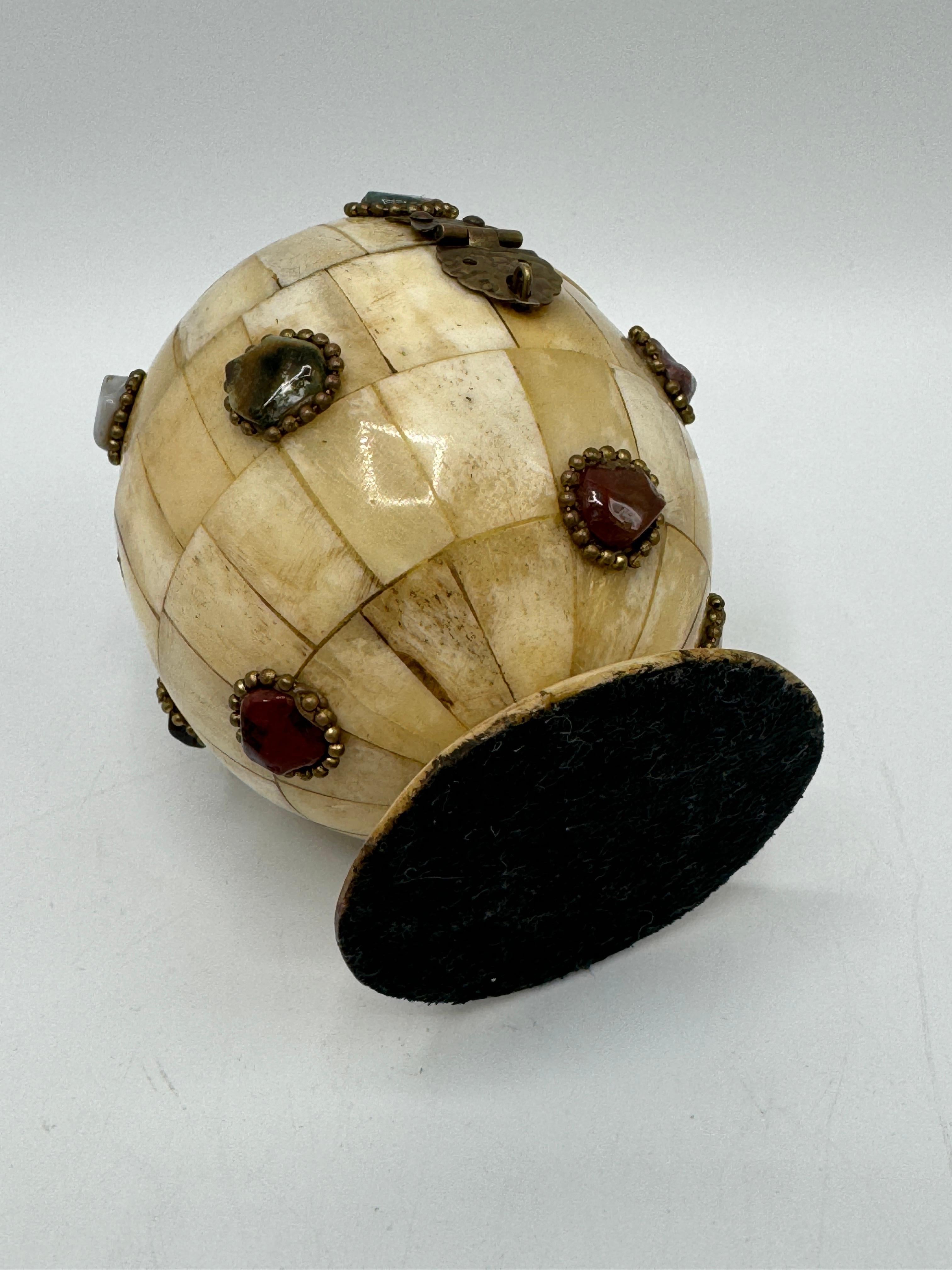 Tessellated Bone Egg Box with Semi-Precious Cabochons Jewels For Sale 4