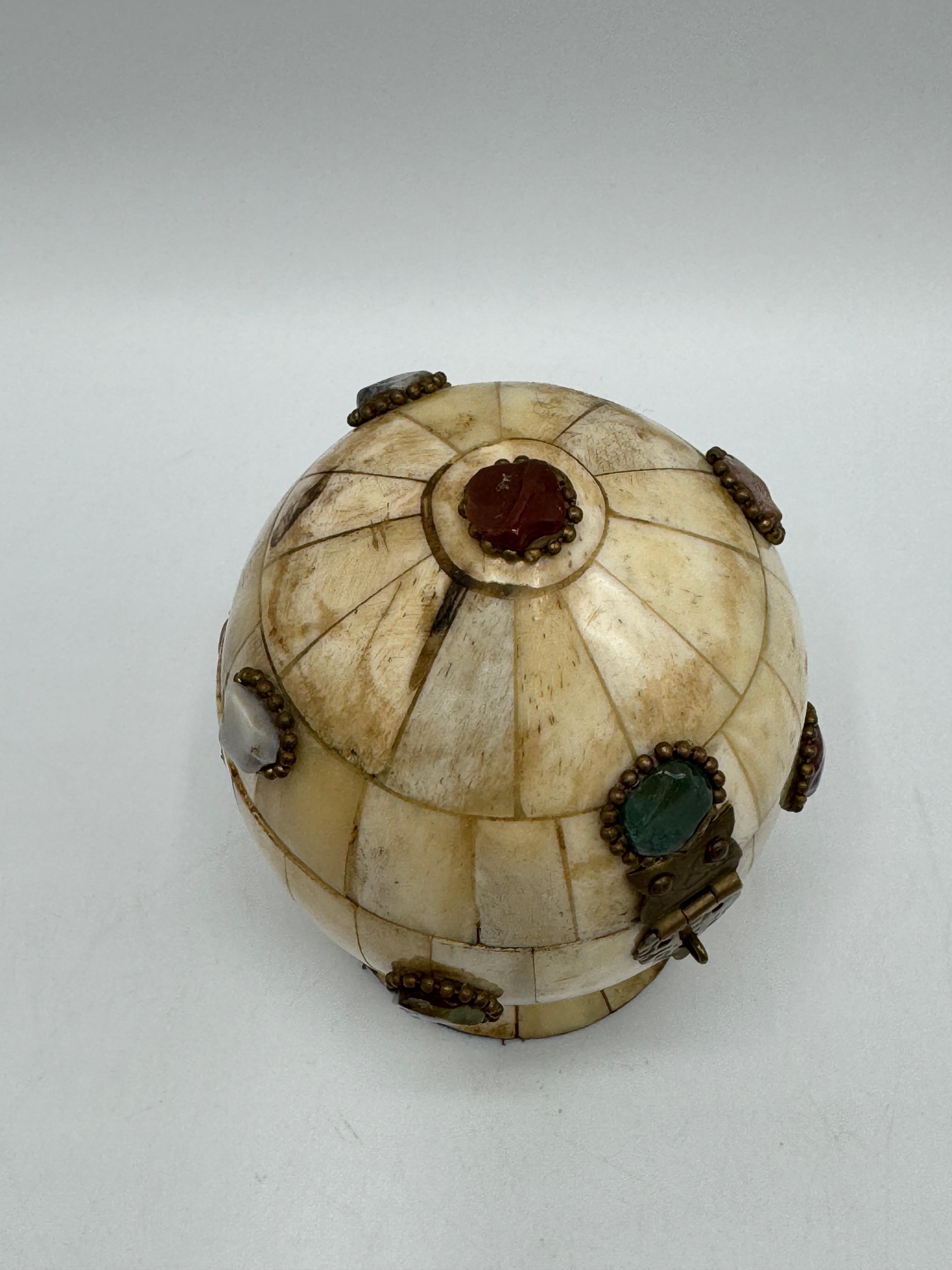 Tessellated Bone Egg Box with Semi-Precious Cabochons Jewels For Sale 1