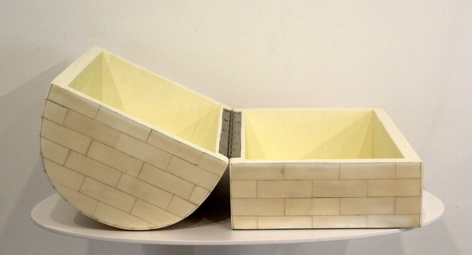 Caja grande de hueso teselado de Robert Marcius en venta 5