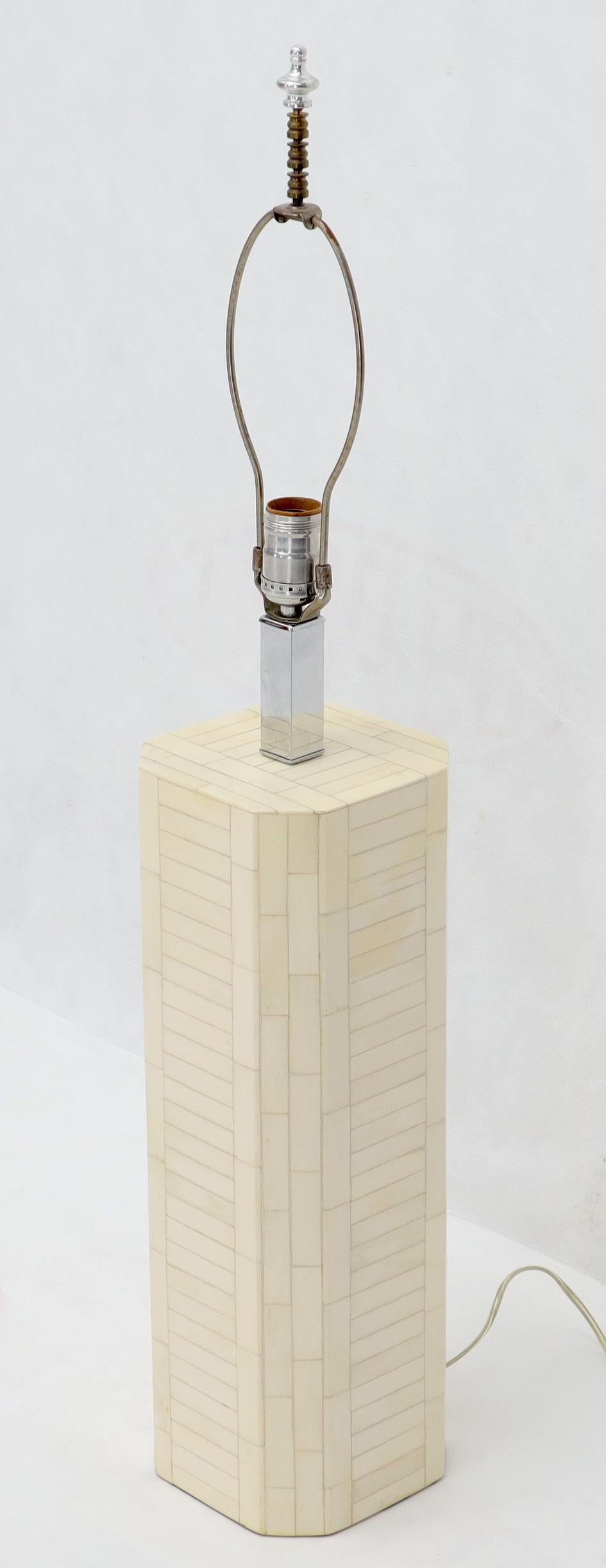 Very nice tessellated bone rounded square column shape decorative table lamp.