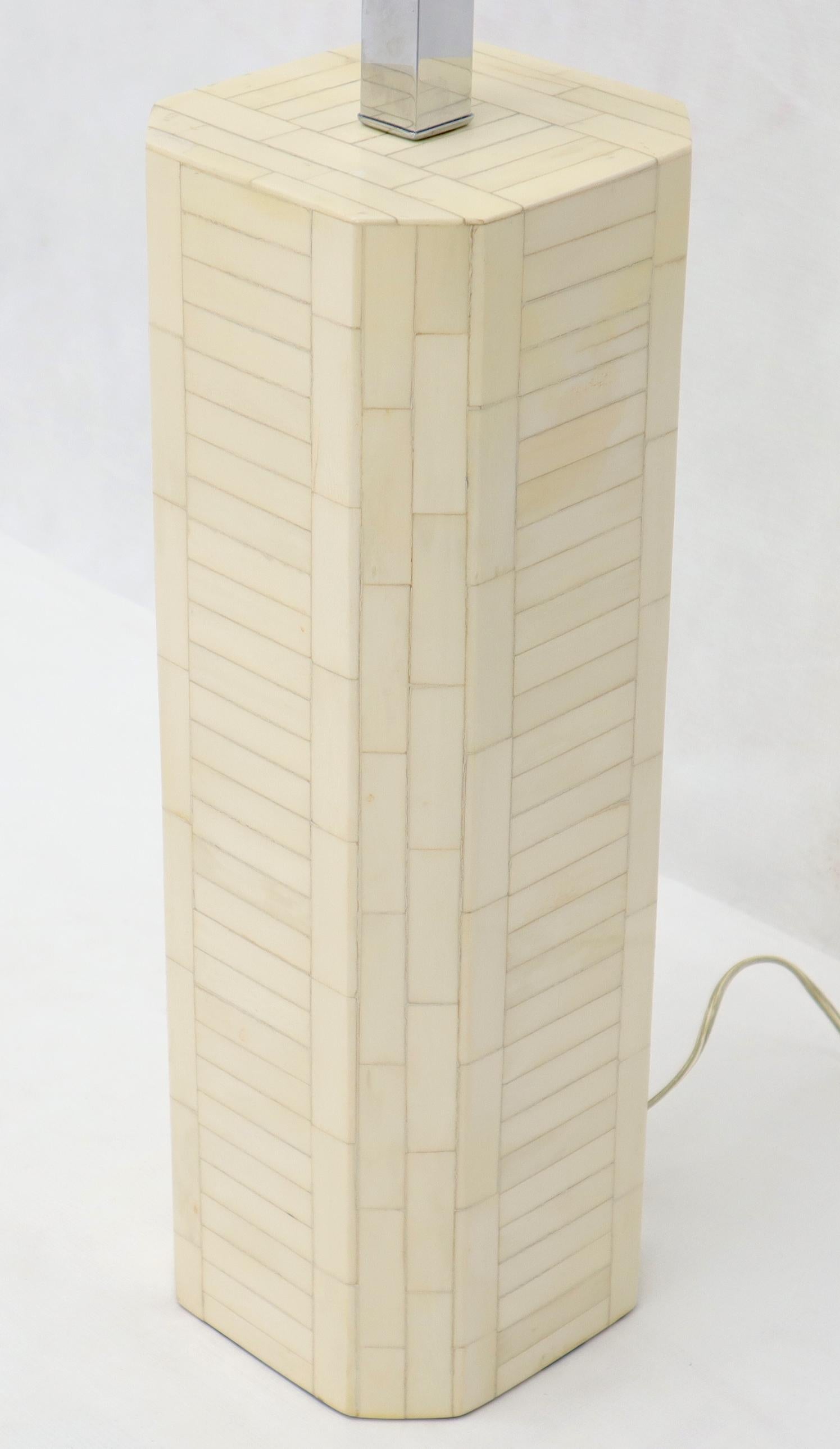 20th Century Tessellated Bone Tile Pedestal Mid-Century Modern Table Lamp For Sale