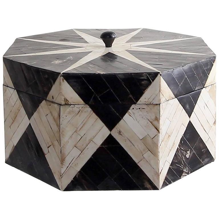 20th Century Tessellated Decorative Box of Horn and Bone in Star Pattern For Sale