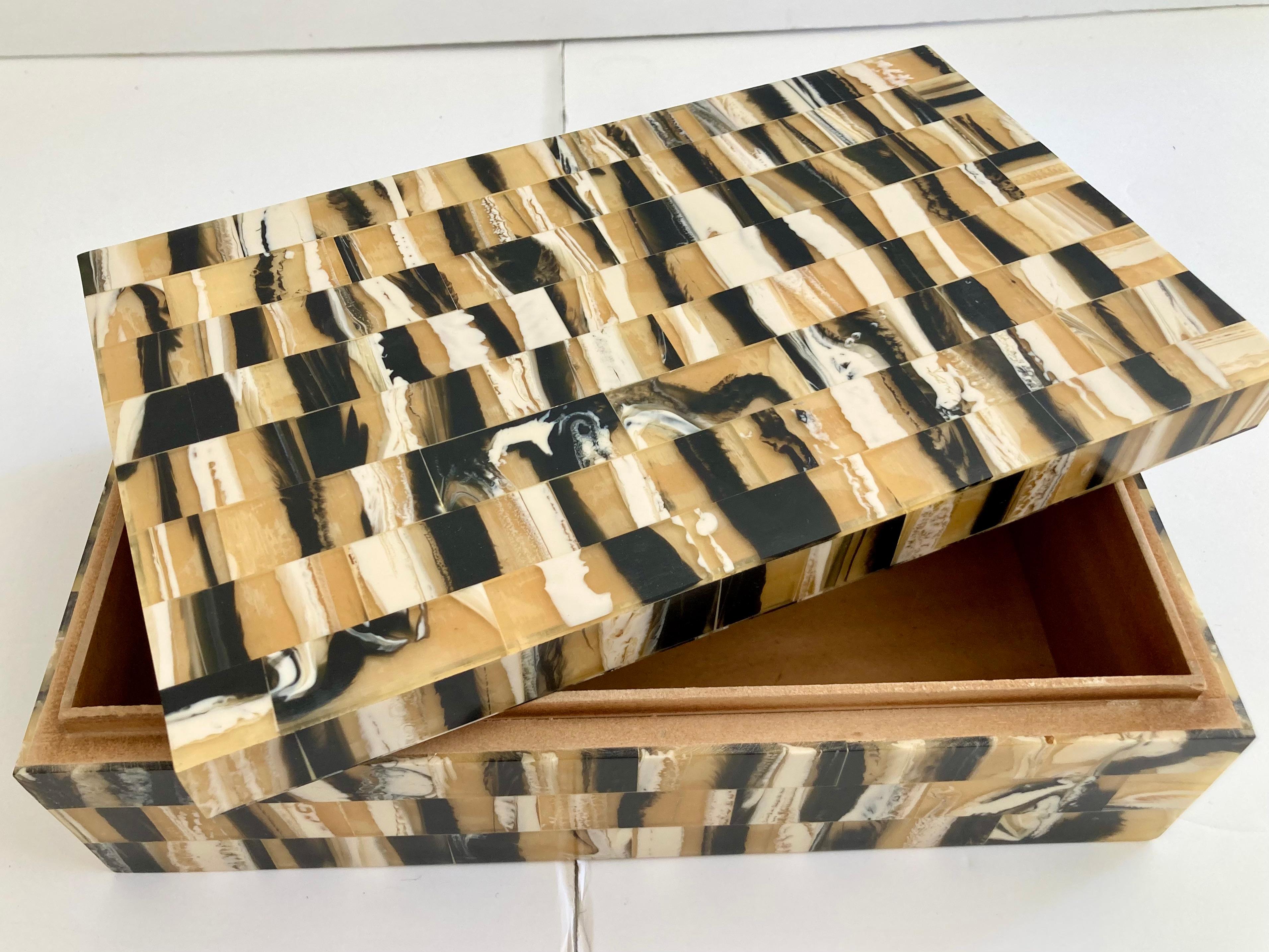 Tessellated Faux Horn Covered Box in vendita 1