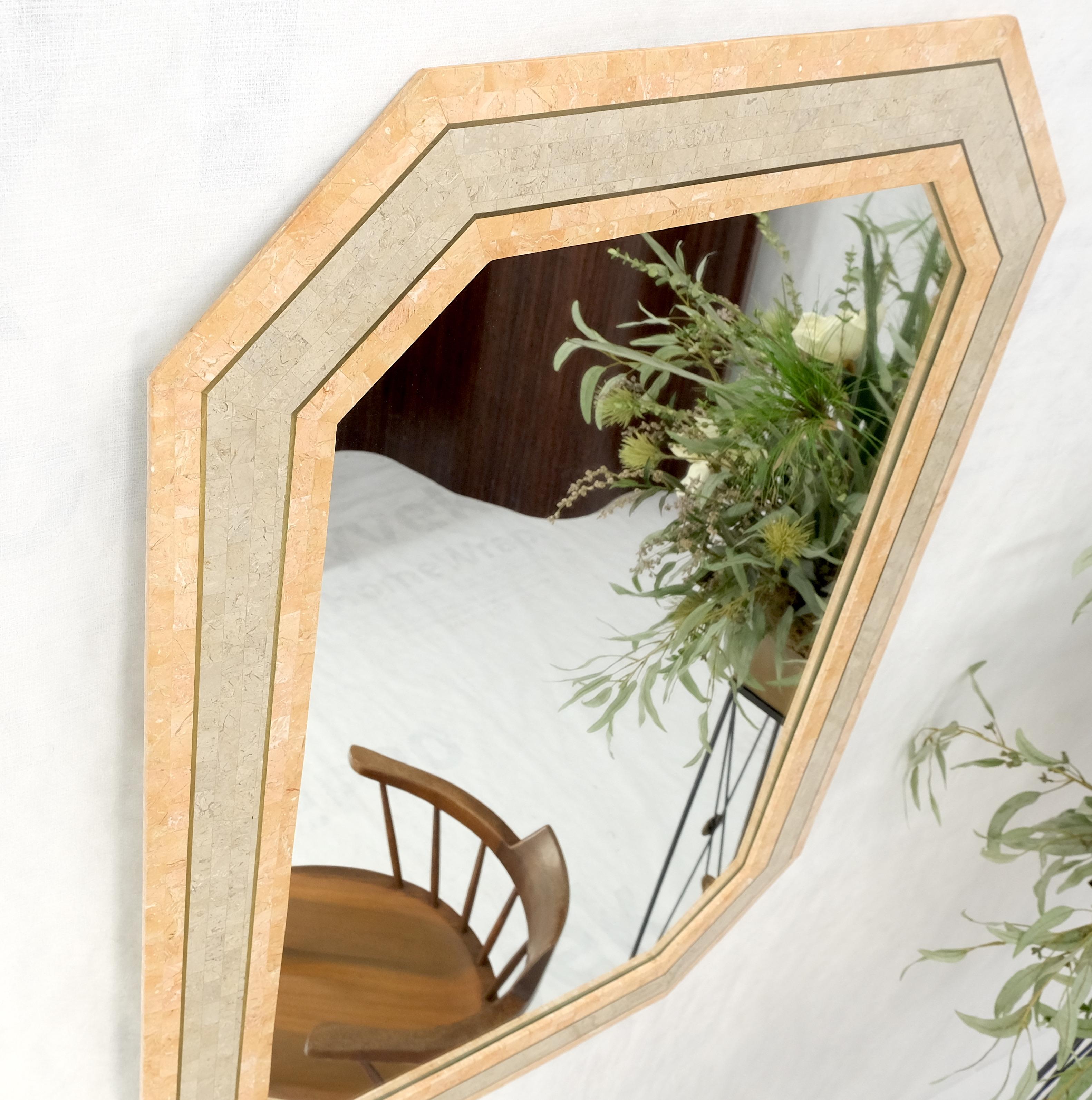 Américain Miroir mural octogonal rectangulaire à cadre tessellé avec incrustation de laiton MINT ! en vente