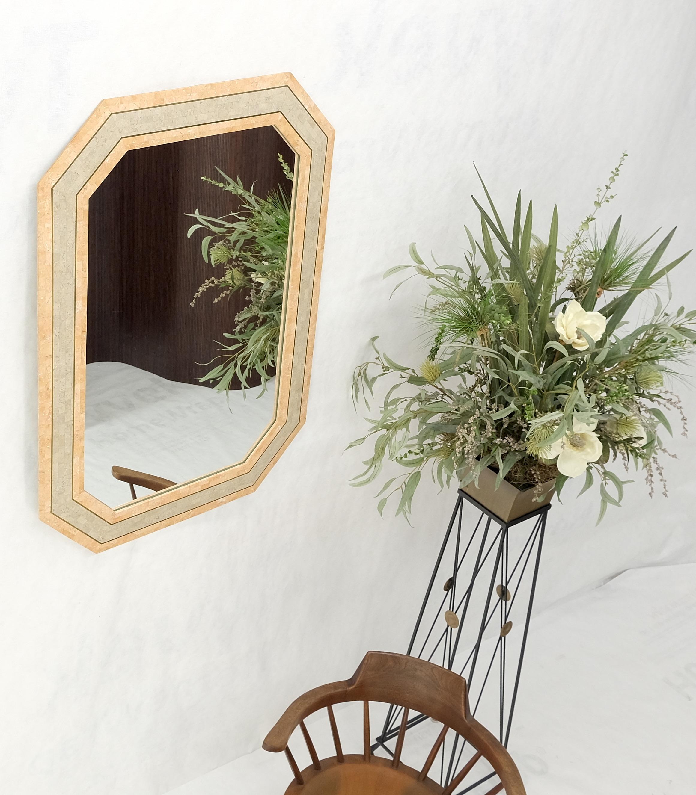 Laiton Miroir mural octogonal rectangulaire à cadre tessellé avec incrustation de laiton MINT ! en vente
