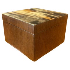 Caja de baratijas teselada de cuerno y chapa de madera al estilo de R & Y Augousti