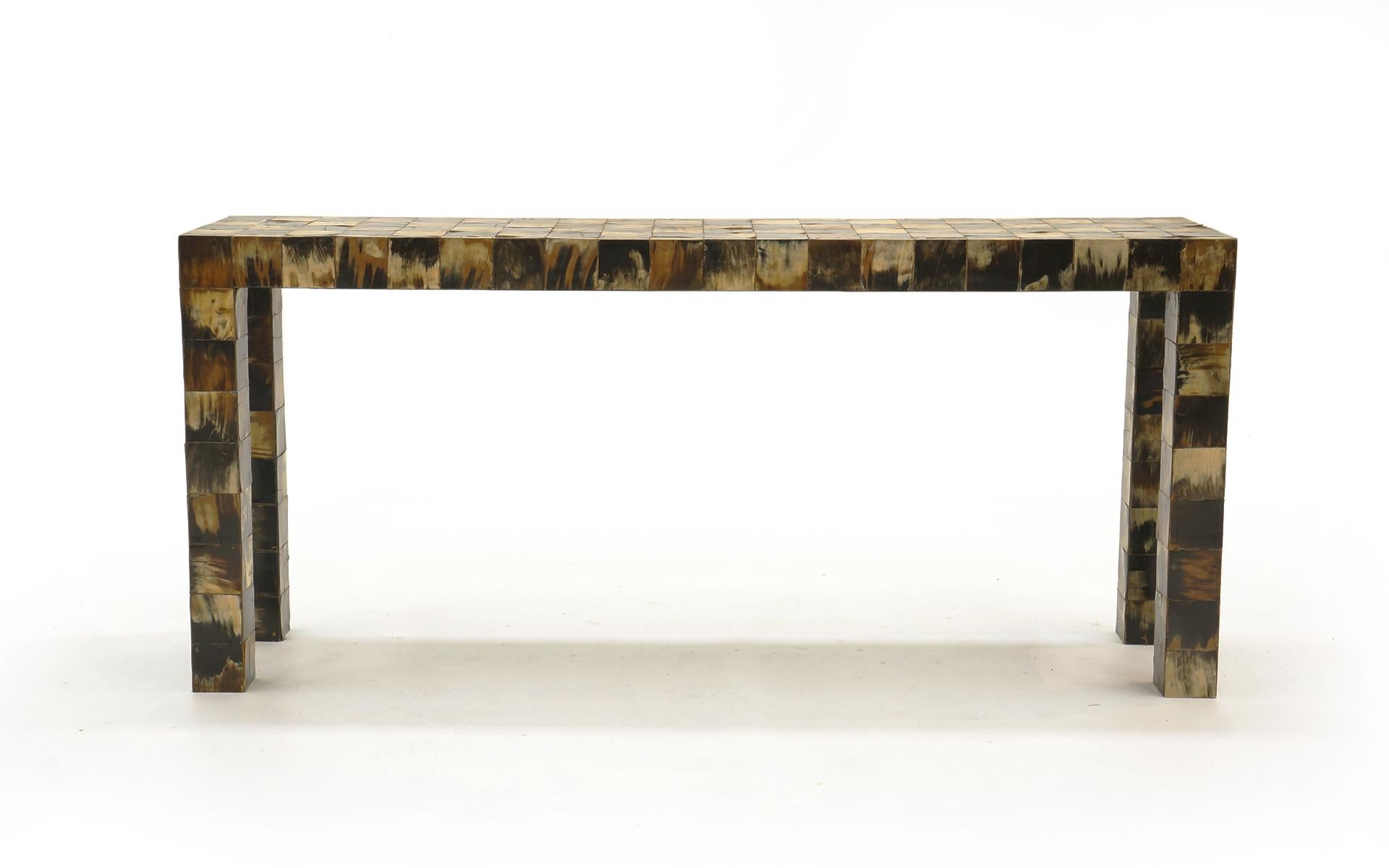 Console sofa table or narrow hall table designed by William Piedrahita for Thomas Britt, 1970s. Very good condition. As is often the case with tessellated horn, some of the edges are lifted slightly. This doesn't detract from the appearance or
