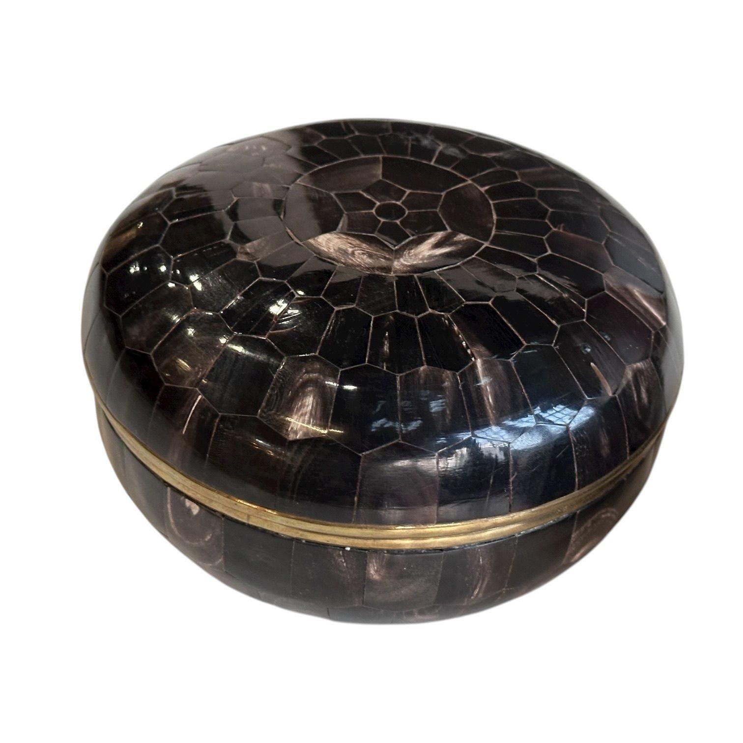 Mid-Century Modern Commodes en corne tessellée par Enrique Garcel, Colombie en vente