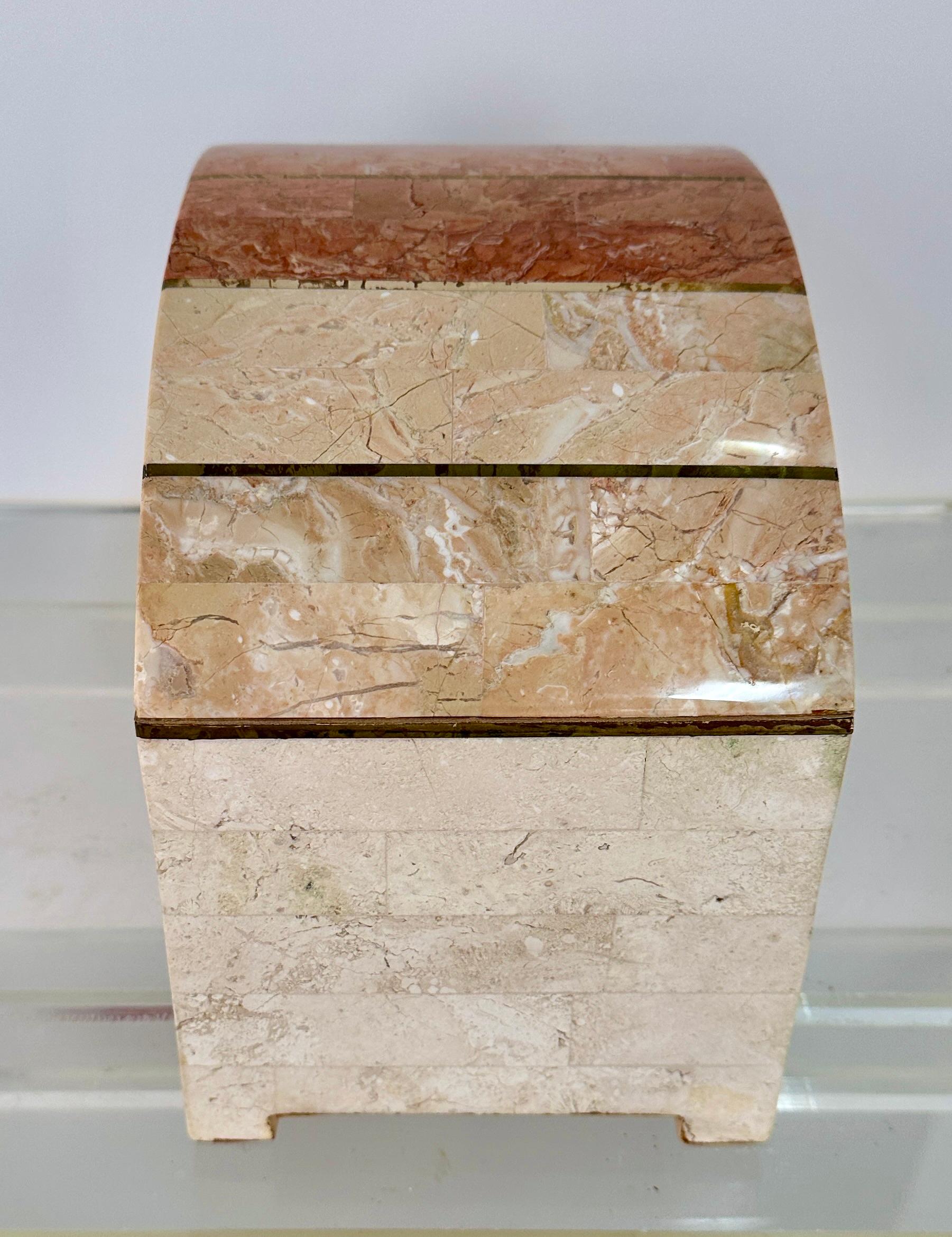 Boîte à dôme en marbre tessellé en vente 1