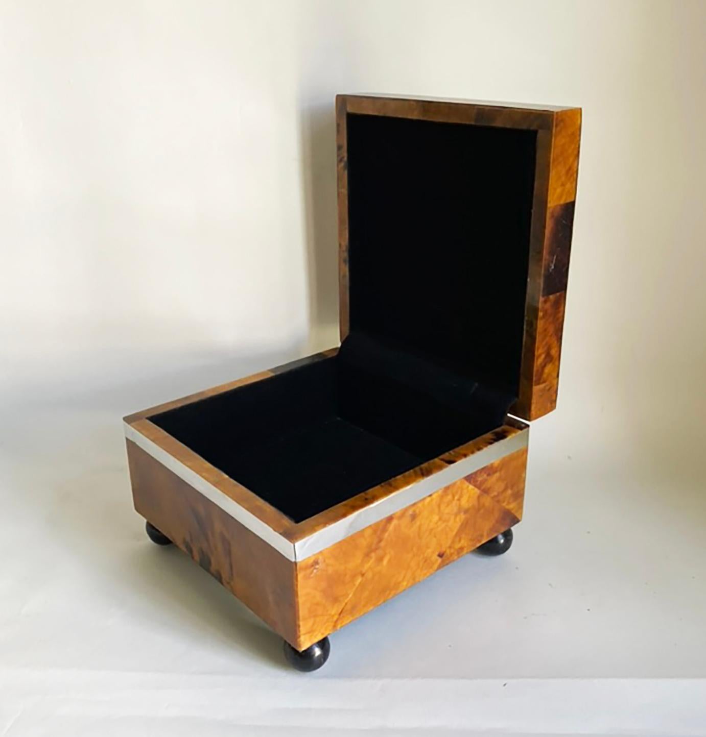 Tessellated Pen Shell Hinged Box Attributed to Maitland Smith For Sale 4