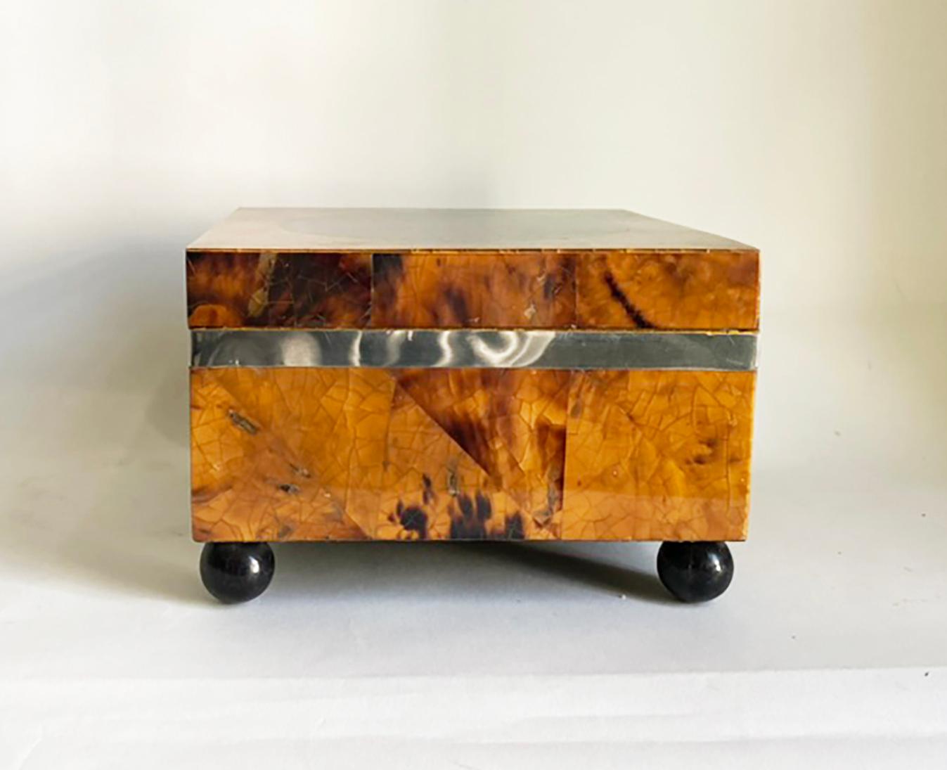 Tessellated Pen Shell Hinged Box Attributed to Maitland Smith In Good Condition For Sale In Minneapolis, MN