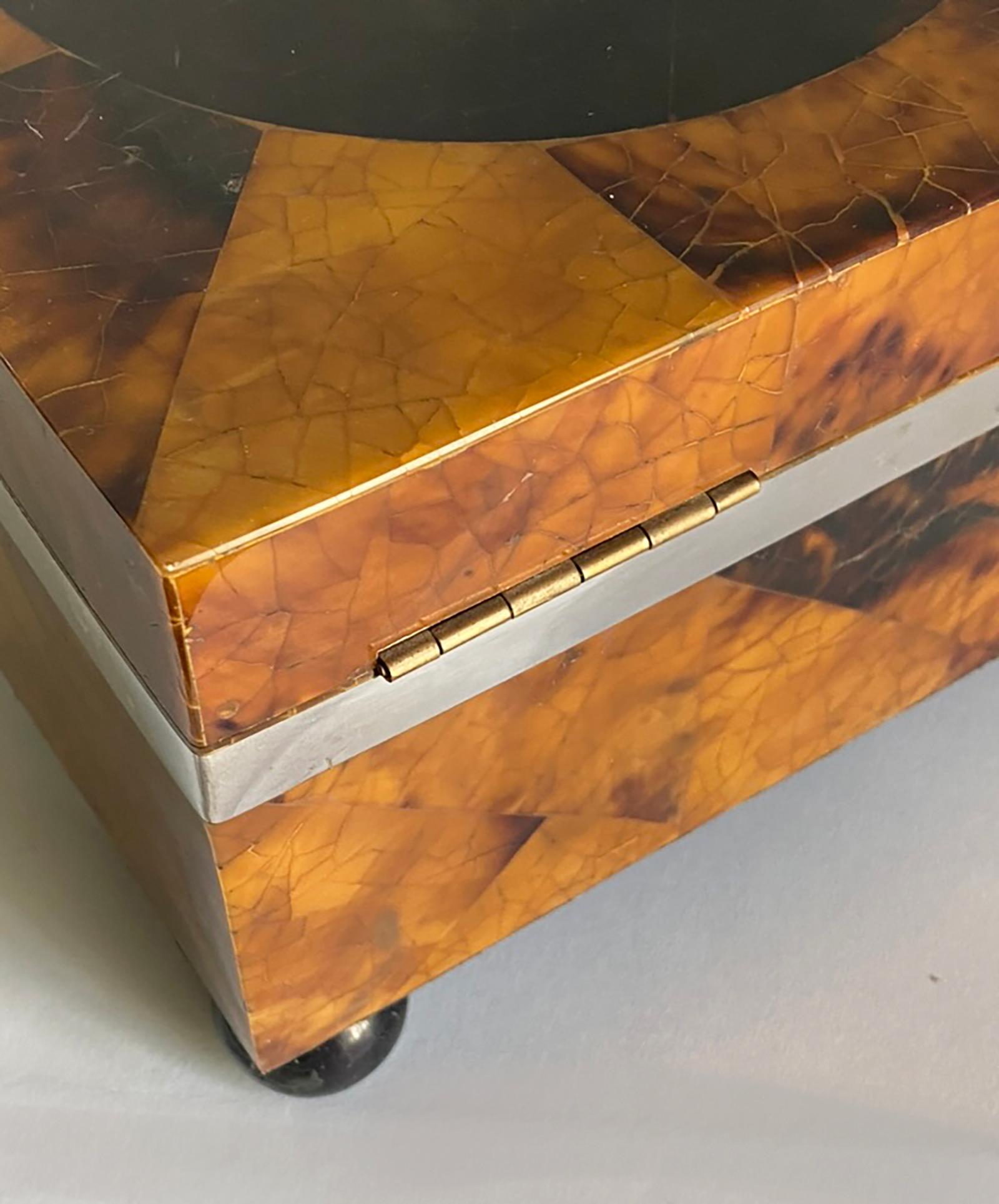 Tessellated Pen Shell Hinged Box Attributed to Maitland Smith For Sale 1