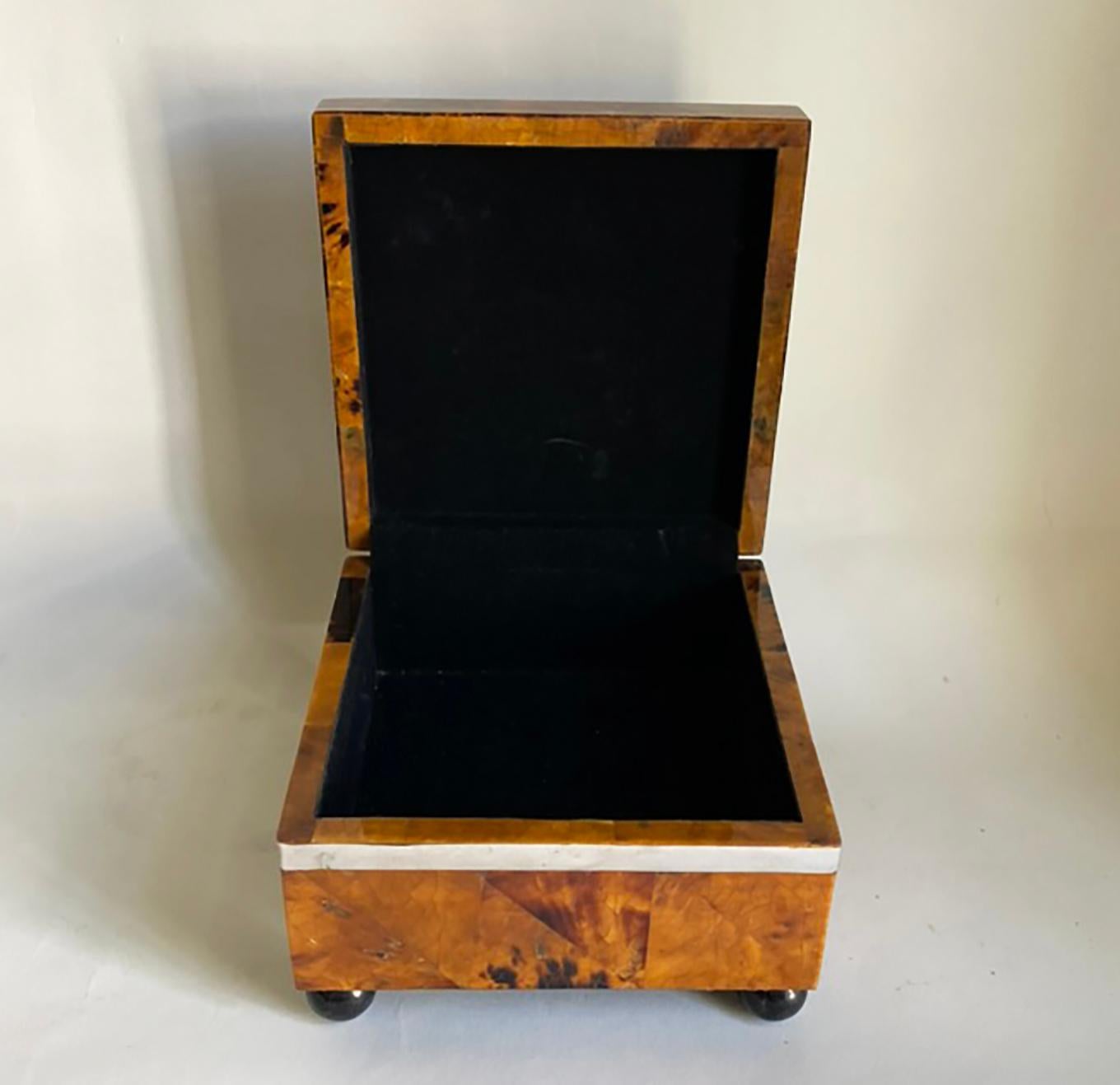 Tessellated Pen Shell Hinged Box Attributed to Maitland Smith For Sale 3