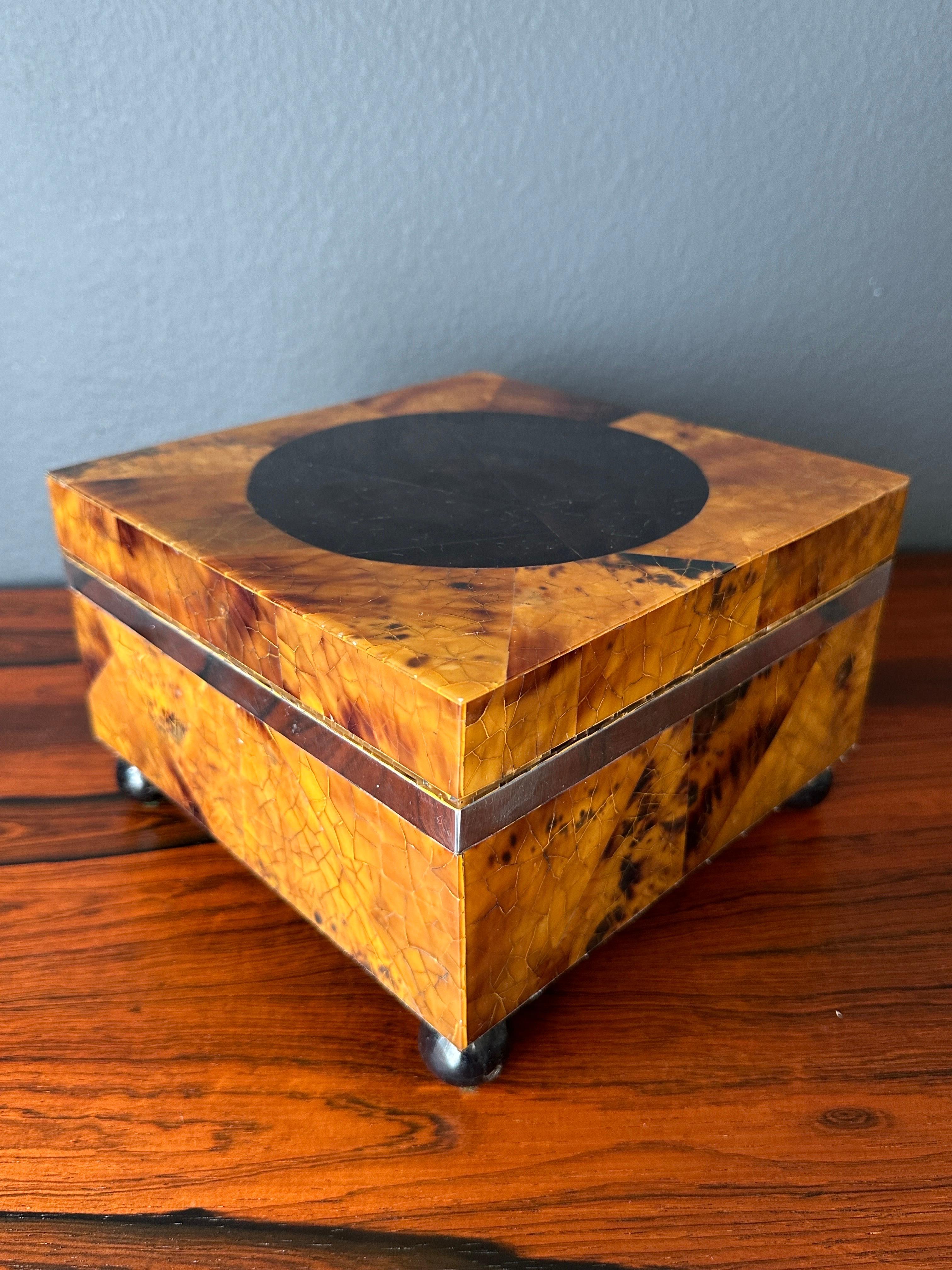 Tessellated Penshell Jewelry Box In Good Condition For Sale In North Hollywood, CA