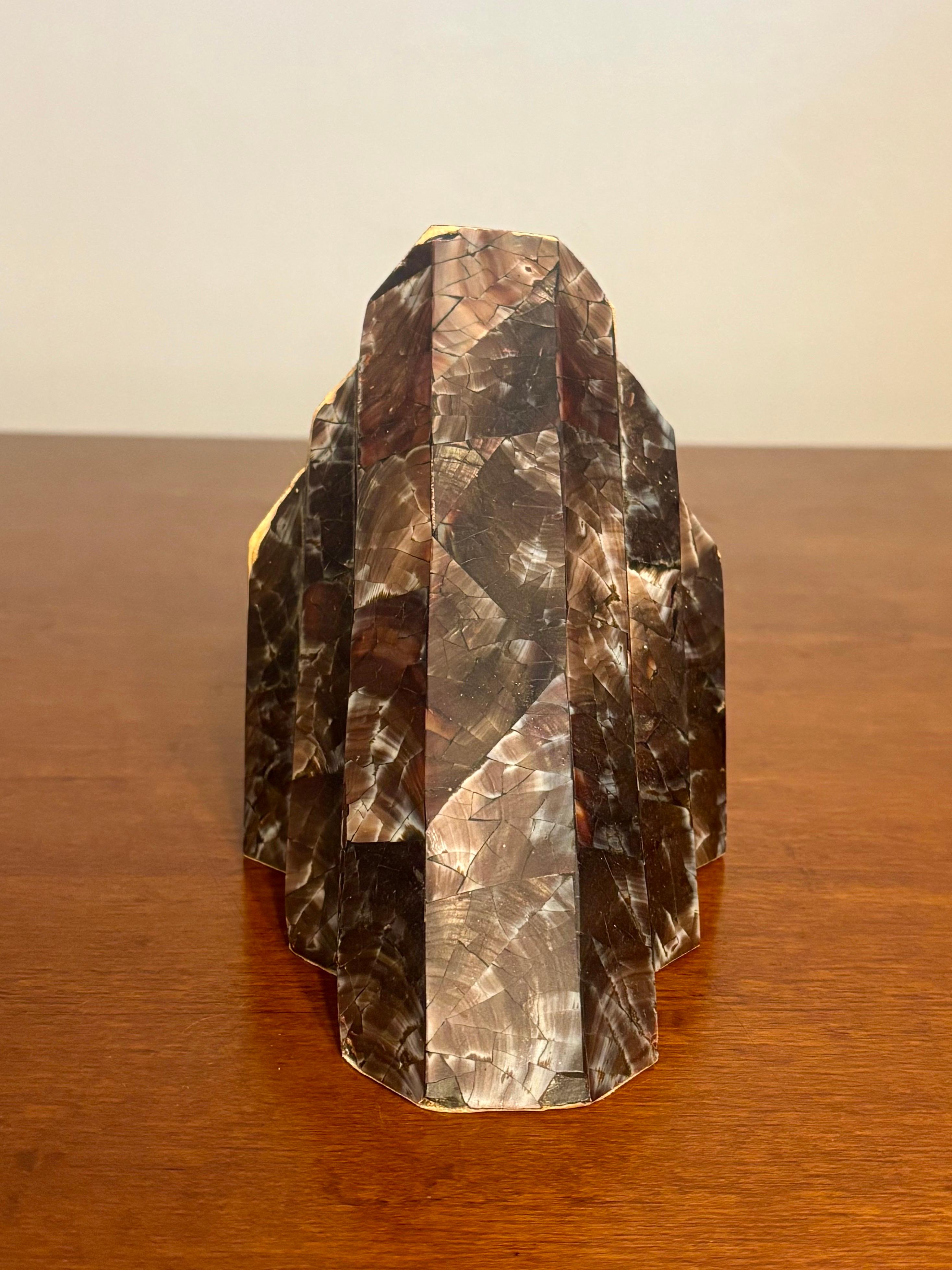 Coquillage Serre-livres en coquillages tessellés dans le style de Maitland Smith, fin du 20e siècle en vente