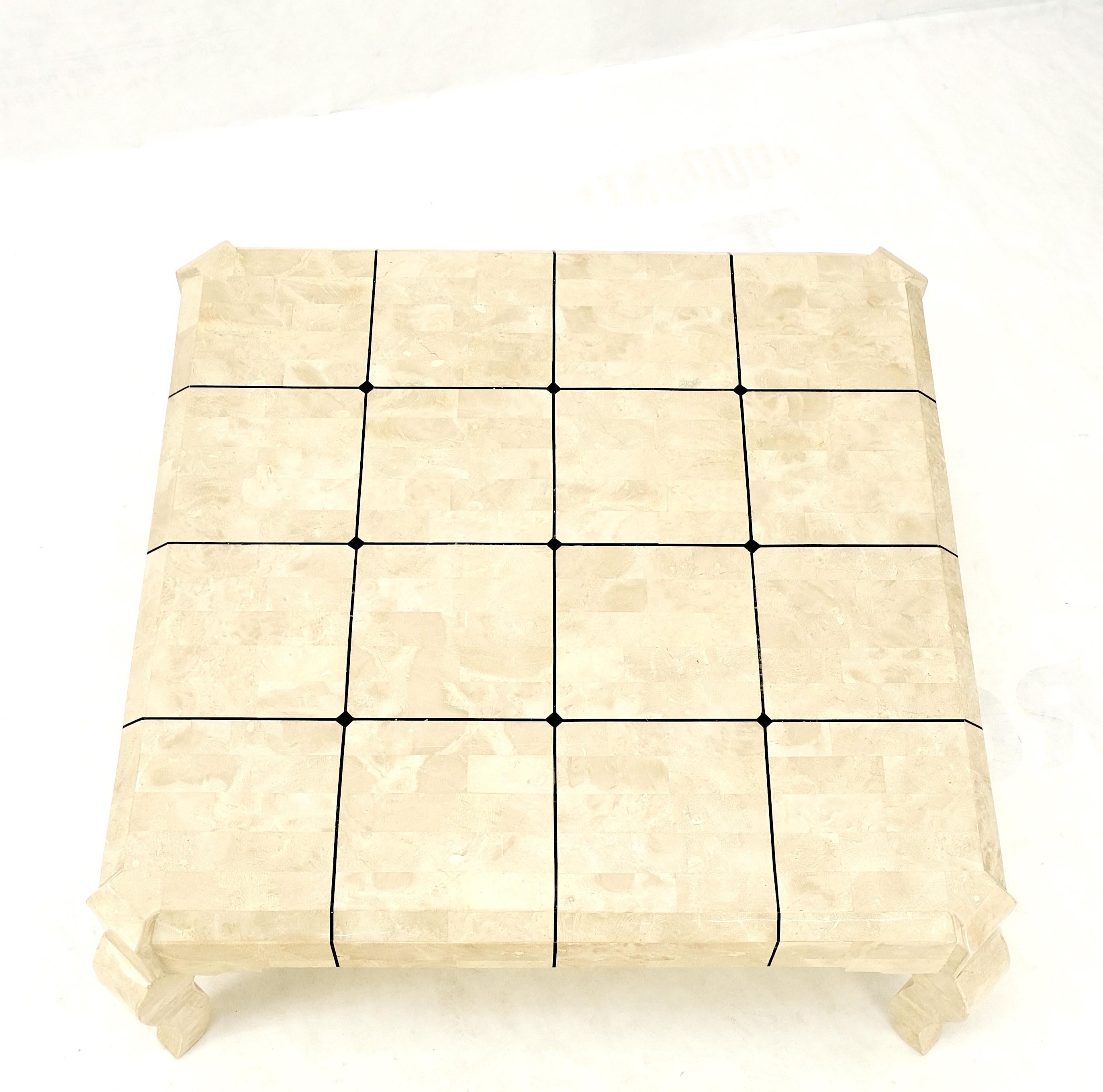 Quadratischer Couchtisch aus Mosaikstein mit Fossilplatte und Messingintarsien auf Cabriole-Beinen im Angebot 2