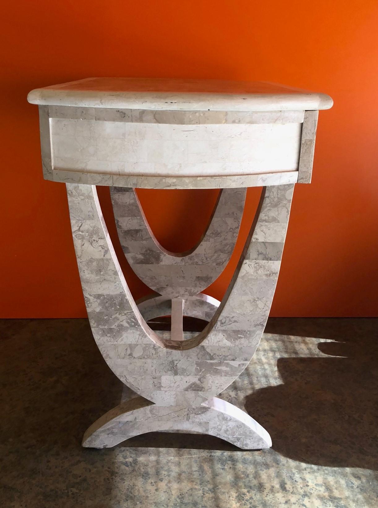 Table d'appoint à un tiroir en pierre tessellée  en vente 4