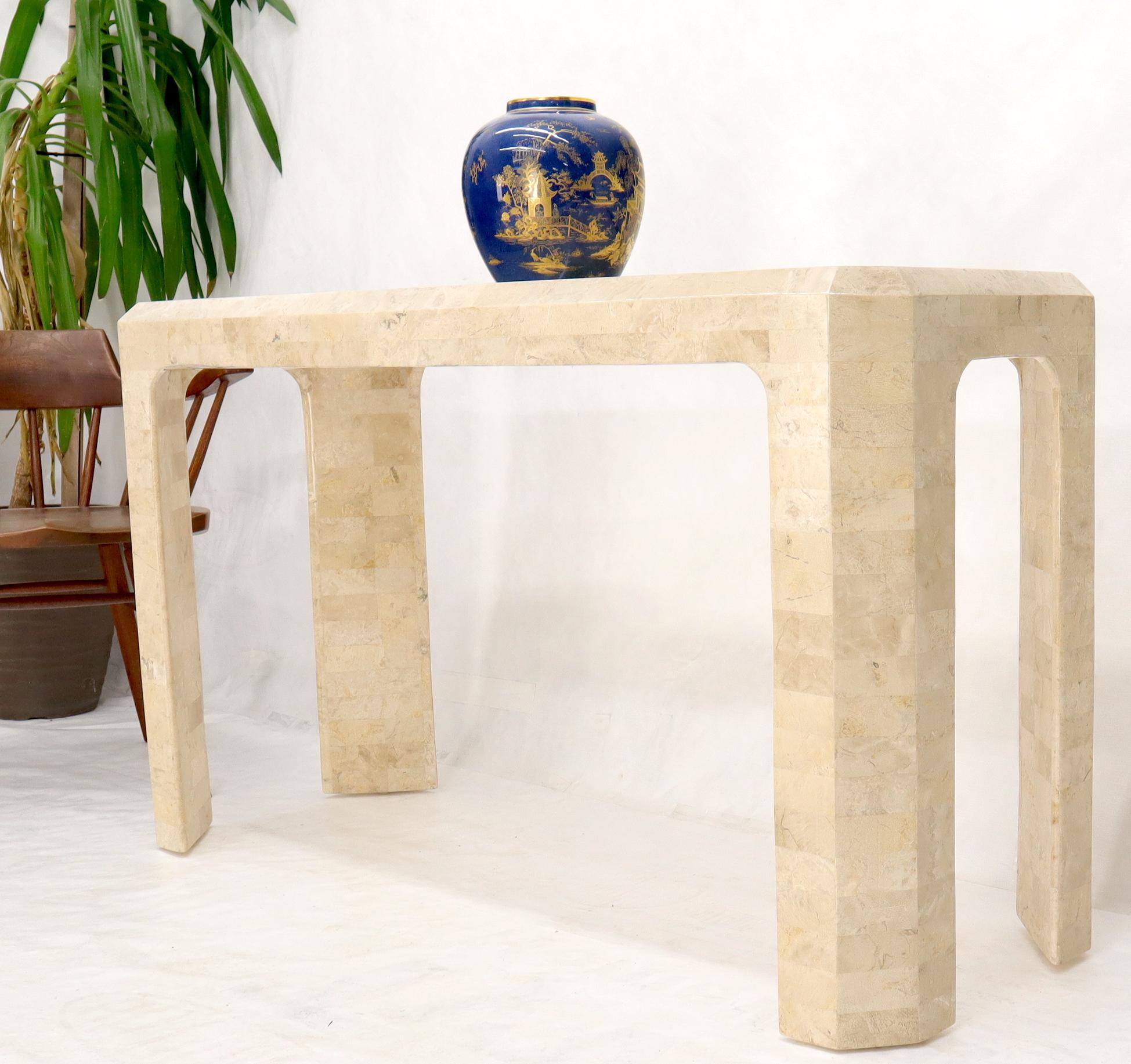 Mid-Century Modern Table console en pierre tessellée avec incrustation de carreaux en vente