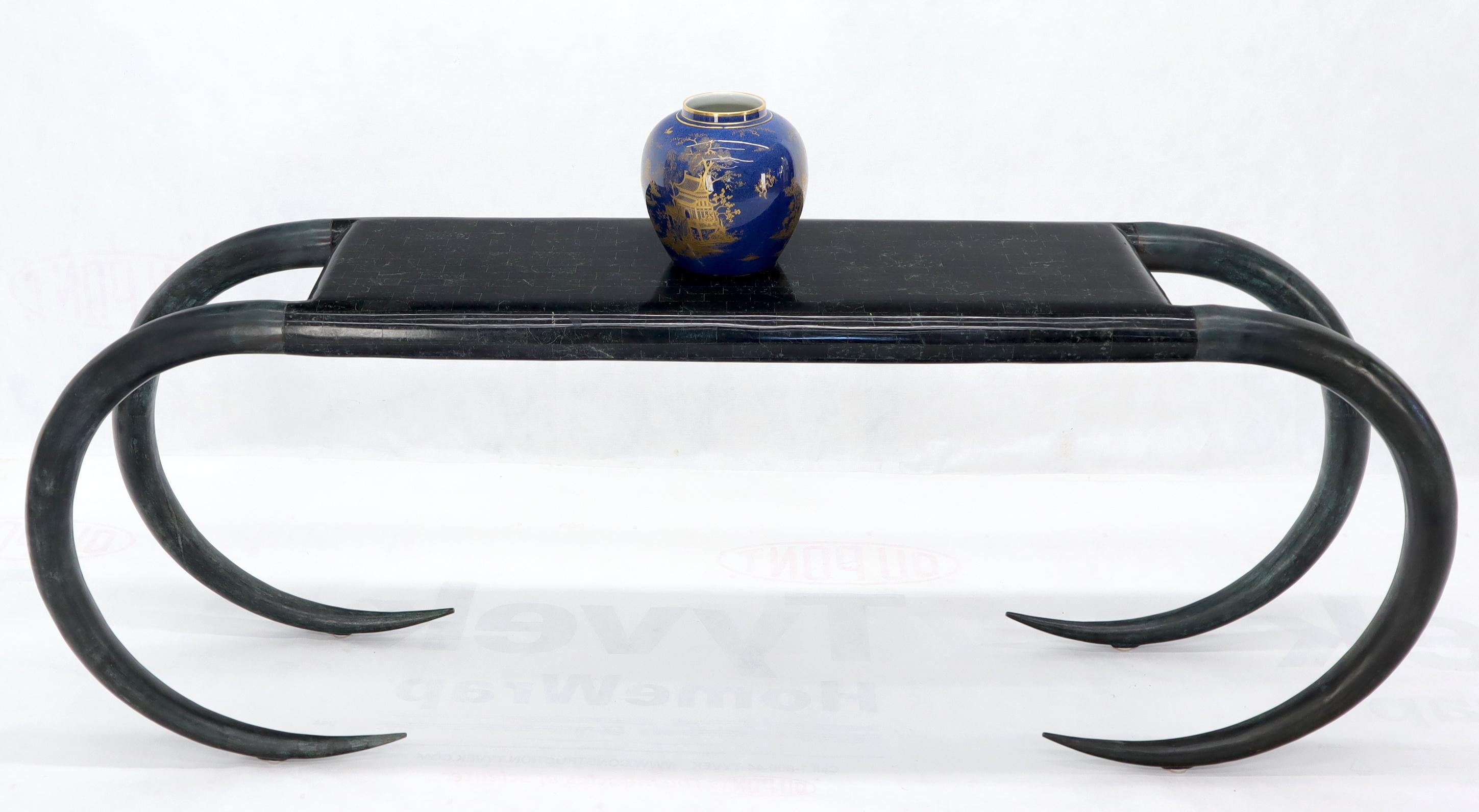 Table console et sofa en placage de pierre tessellée sur pieds en forme de buse en vente 5