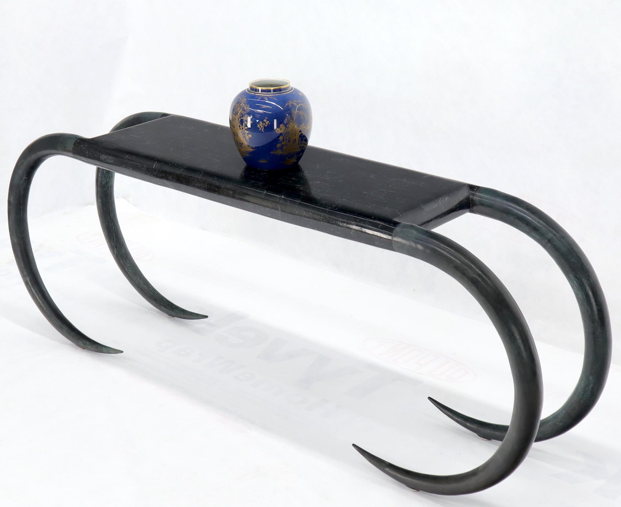 Table console et sofa en placage de pierre tessellée sur pieds en forme de buse en vente 6