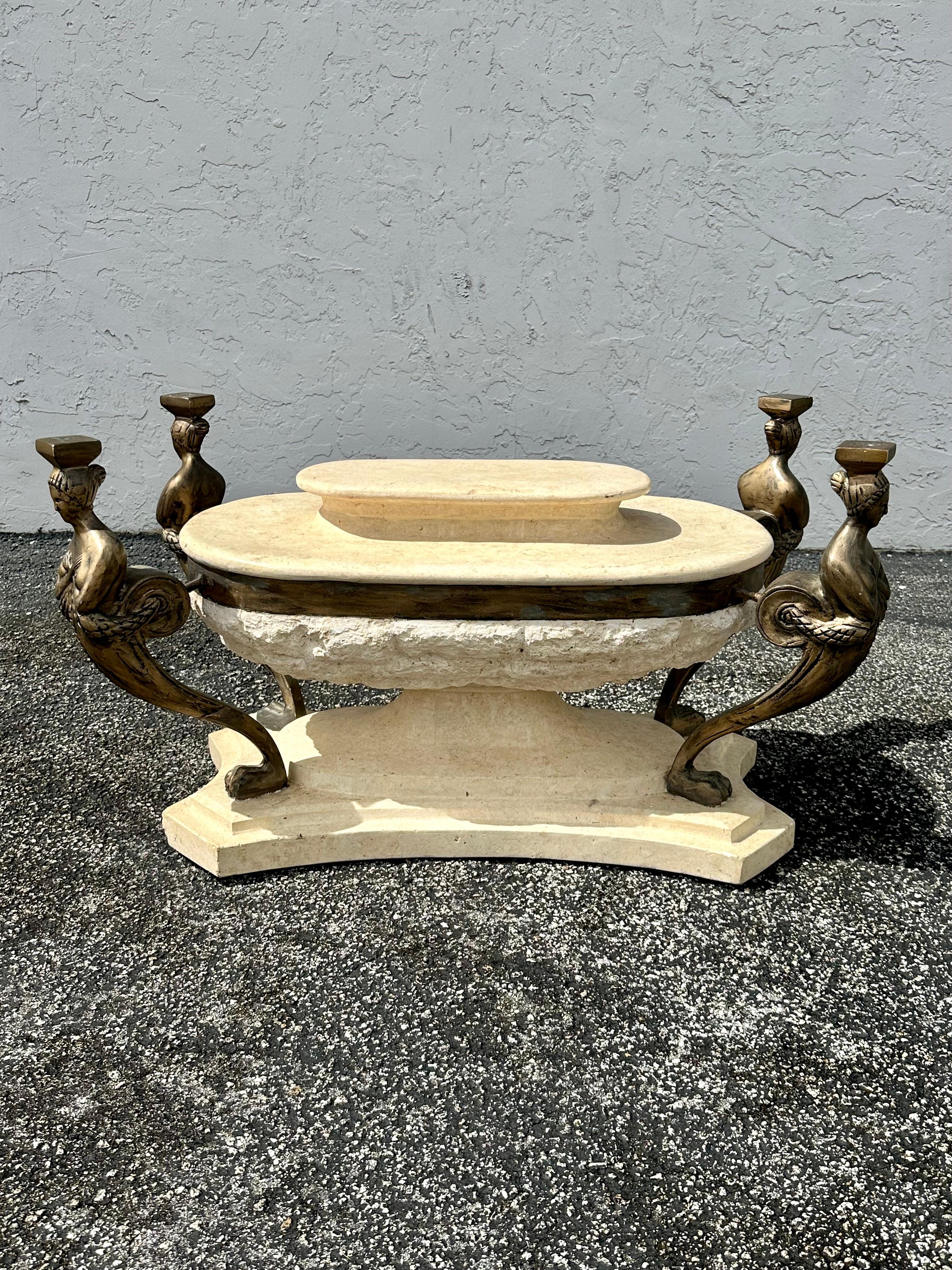 Table basse figurative Maitland Smith en travertin tessellé des années 1980 en vente 4
