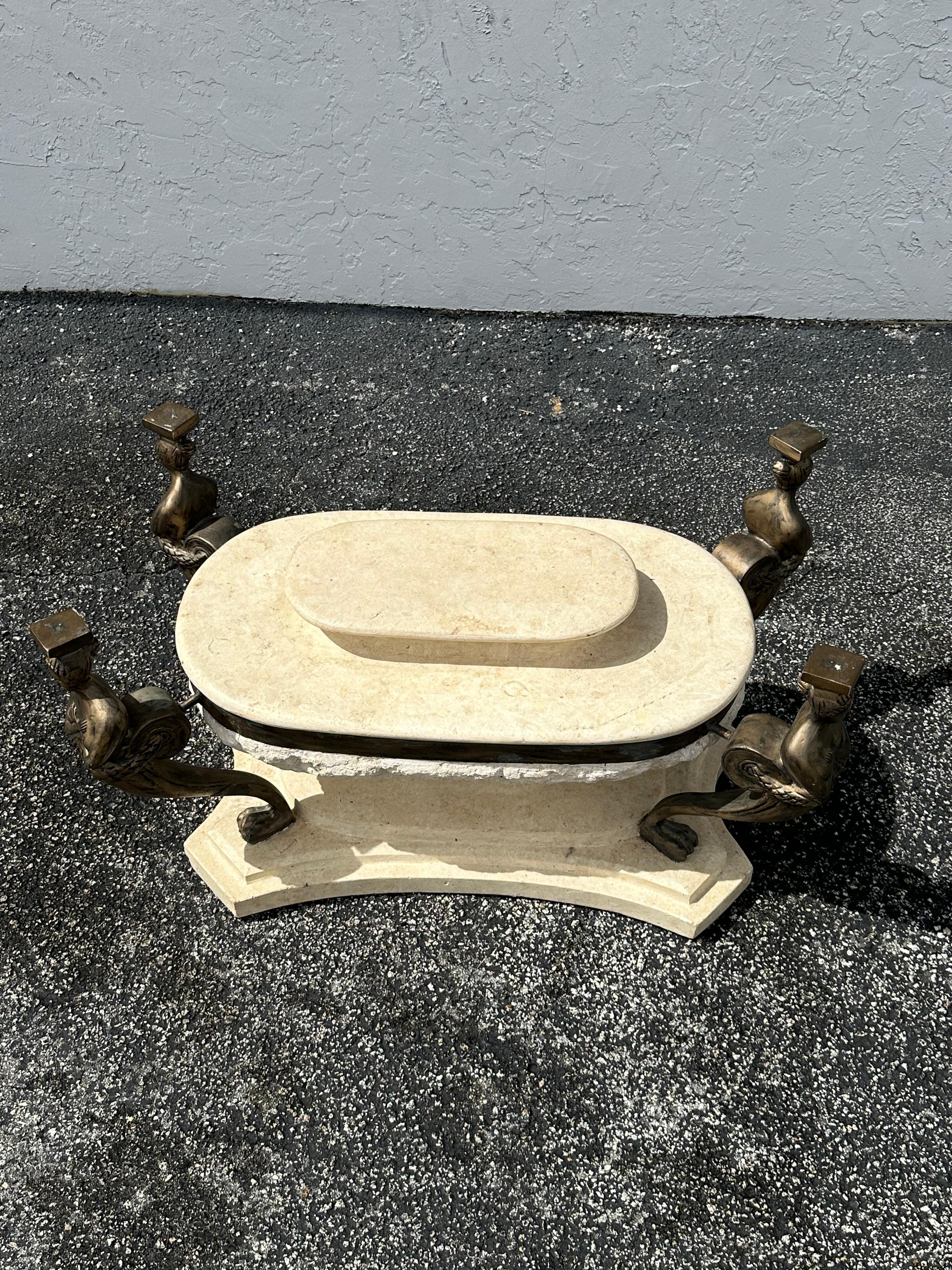 Table basse figurative Maitland Smith en travertin tessellé des années 1980 en vente 5