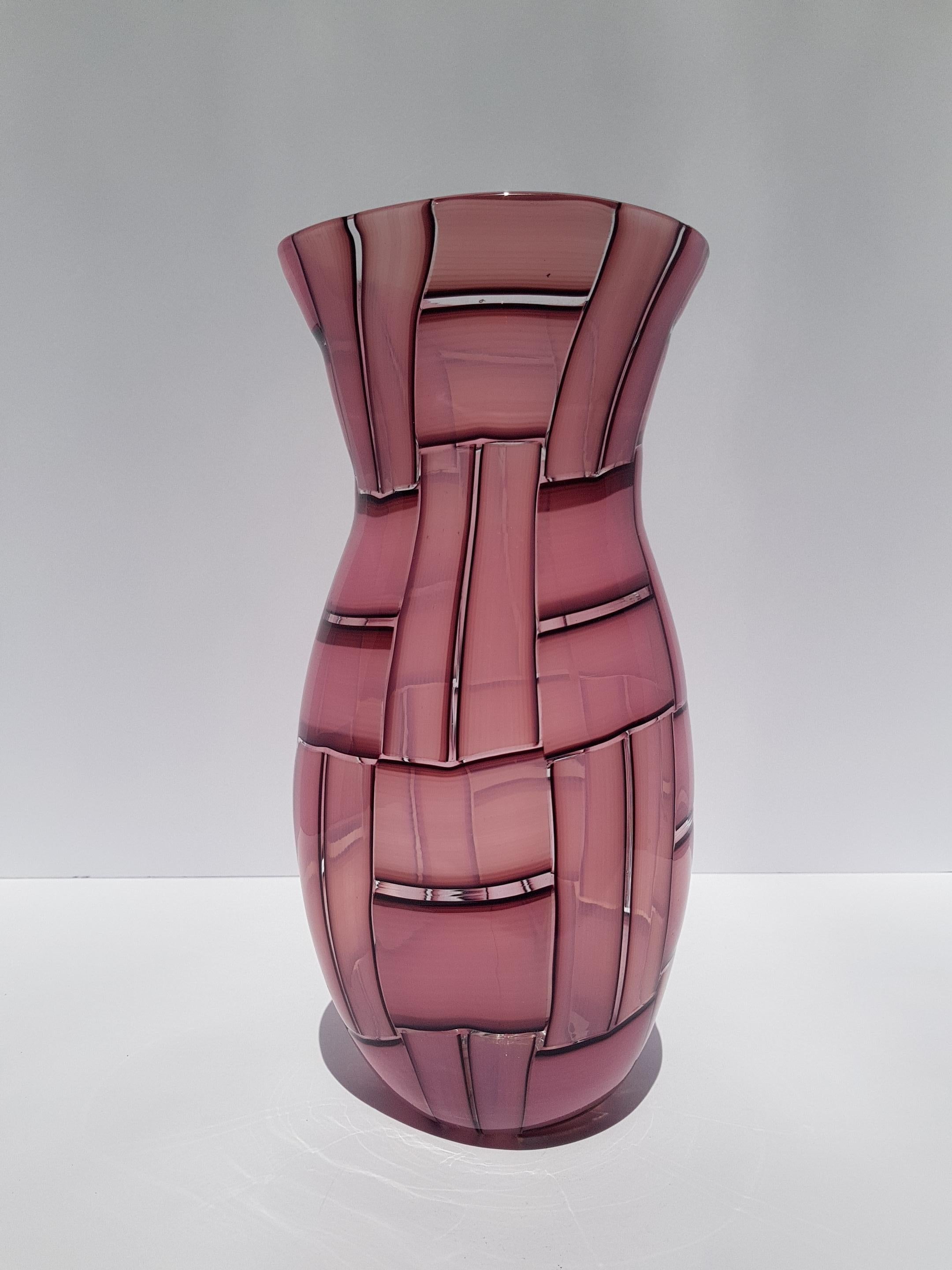 Mid-Century moderno Vaso in vetro artistico a tessere Metà Secolo Moderno Mosaico Tessere Barovier Murano Rosa in vendita