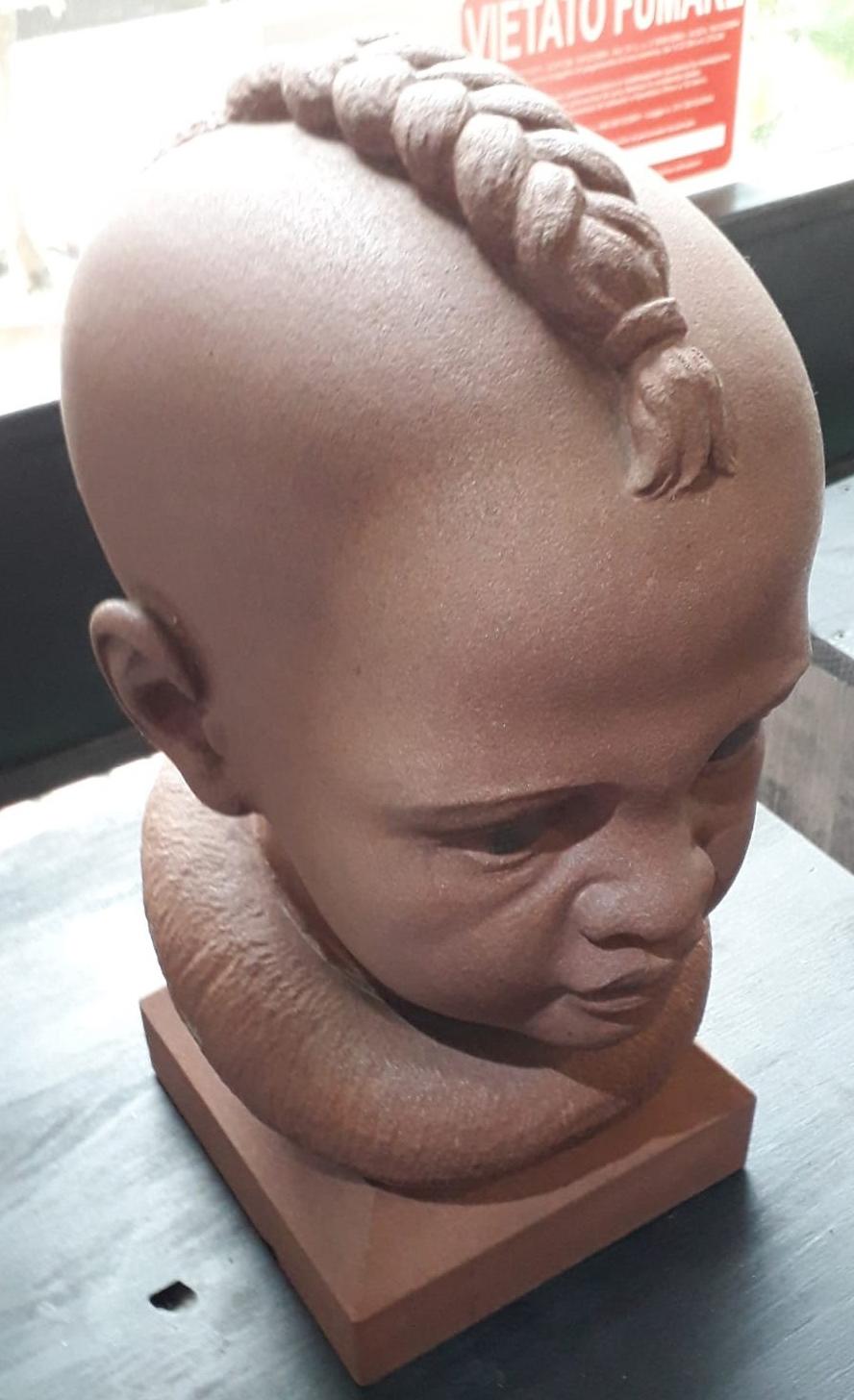 Colonial Revival Himba child head carved on red sandstone -made in Italy For Sale