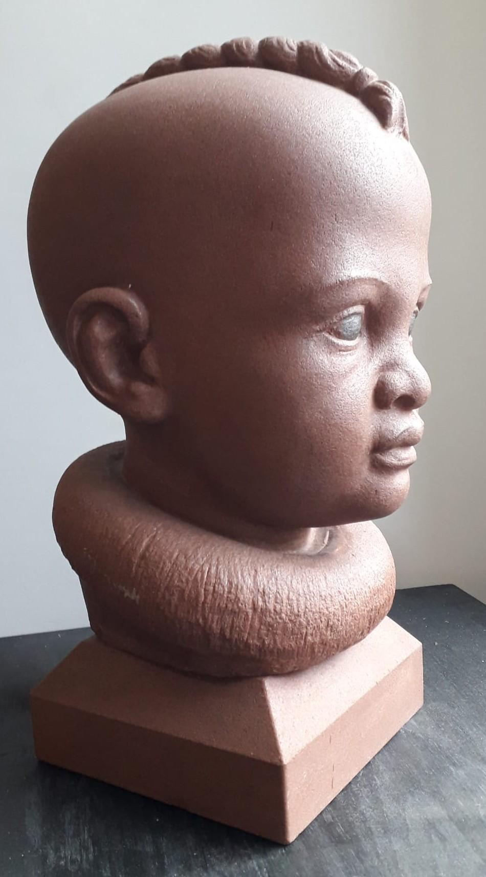 Hand-Crafted Himba child head carved on red sandstone -made in Italy For Sale