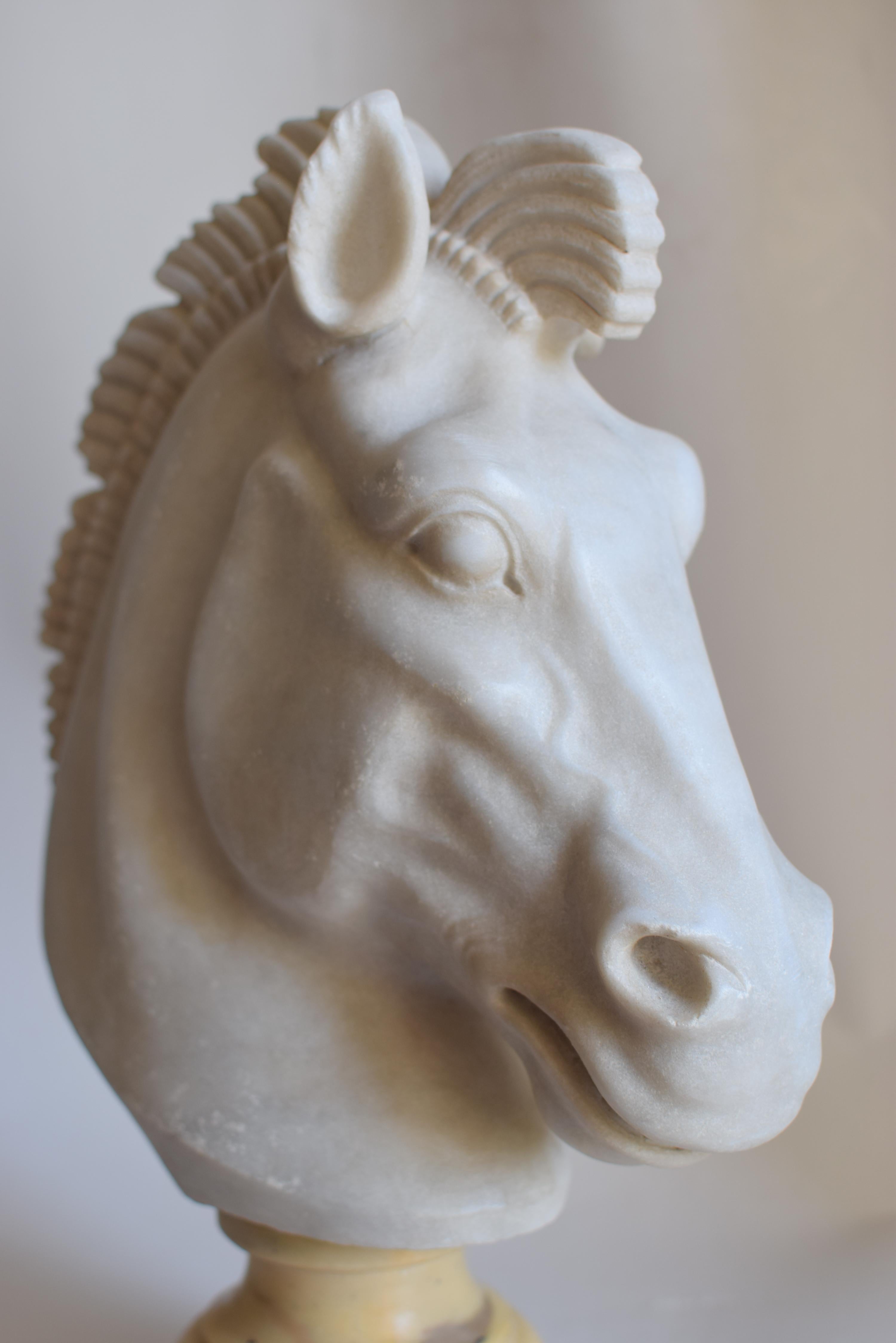 Classic horse head in white Carrara marble -made in Italy For Sale 4