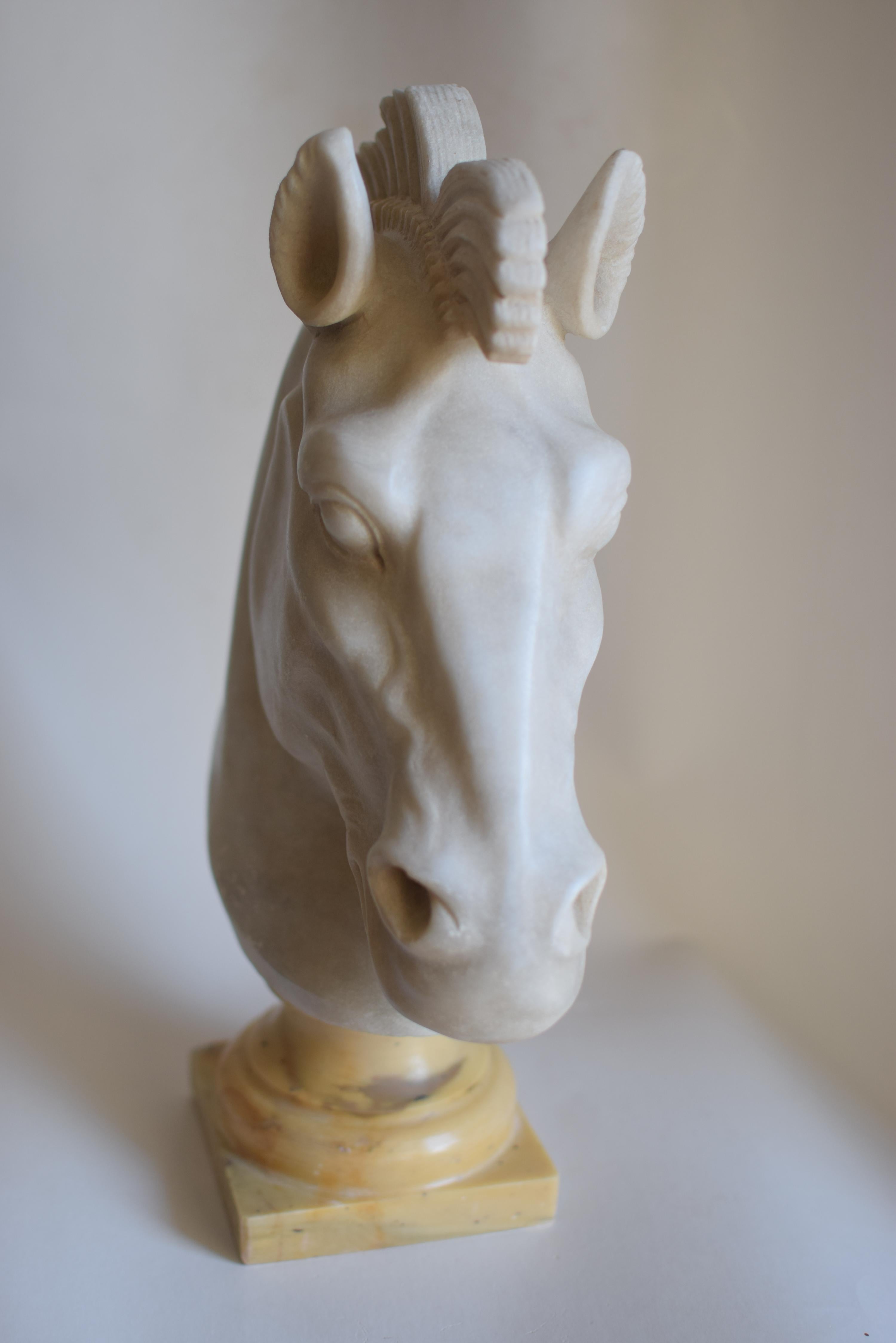 Hand-Crafted Classic horse head in white Carrara marble -made in Italy For Sale