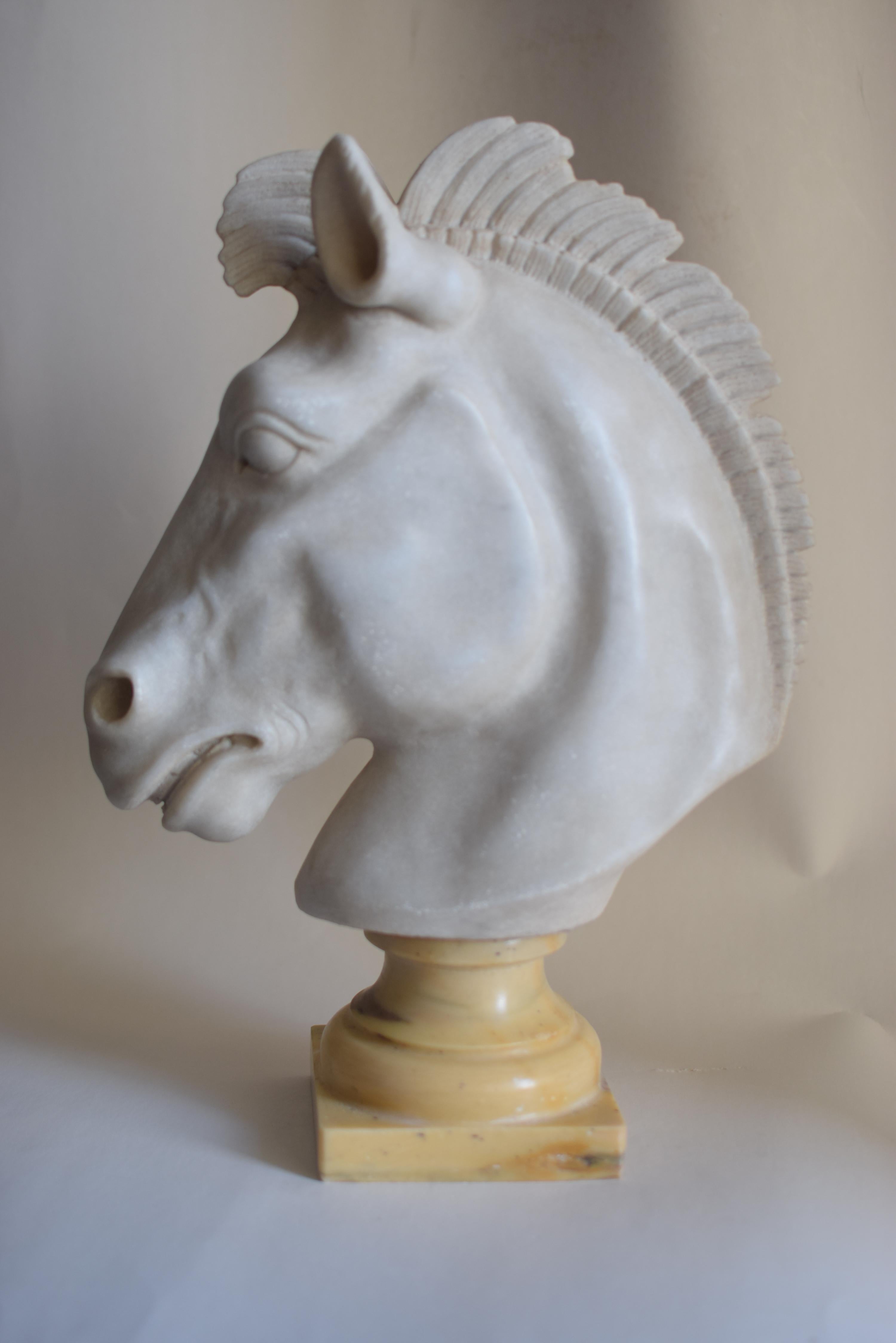 Late 20th Century Classic horse head in white Carrara marble -made in Italy For Sale