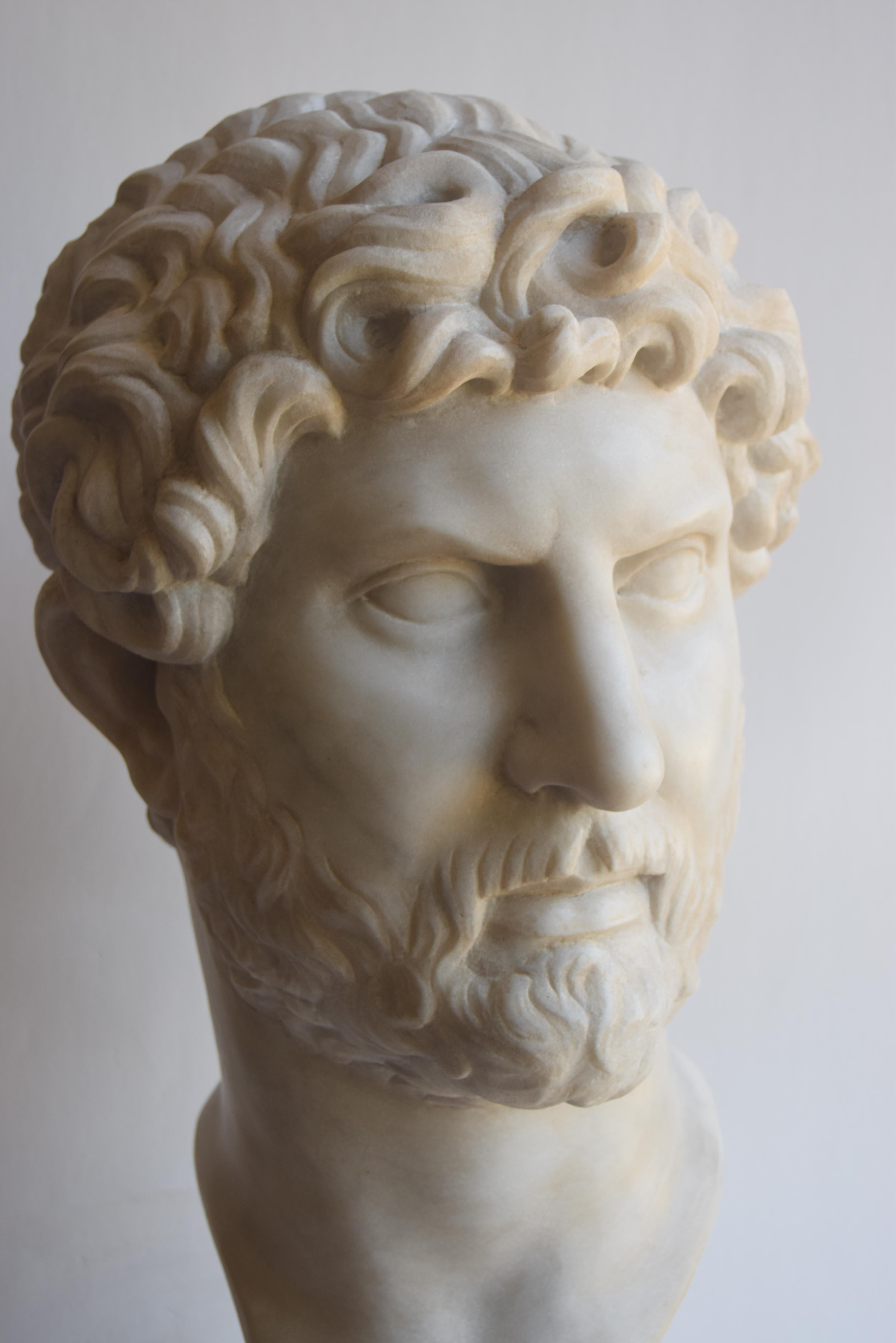 Classical Roman Testa di Adriano scolpita su marmo bianco Carrara -made in Italy For Sale