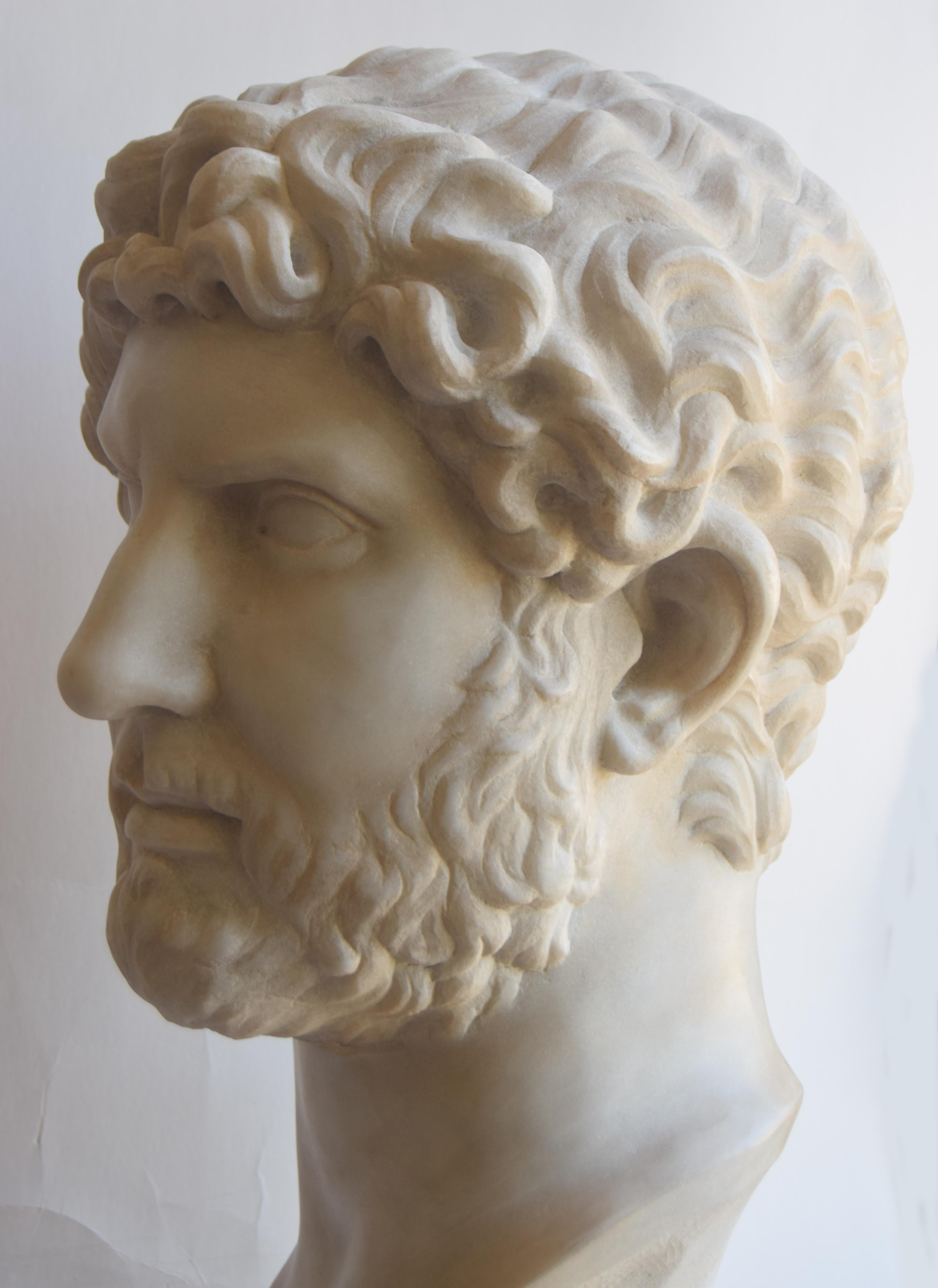 Testa di Adriano scolpita su marmo bianco Carrara -made in Italy For Sale 1