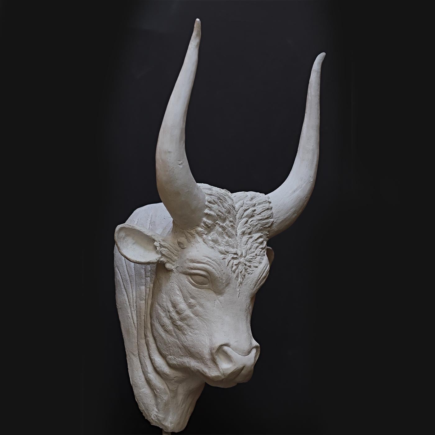 italien Sculpture Testa di Toro Minoico en vente