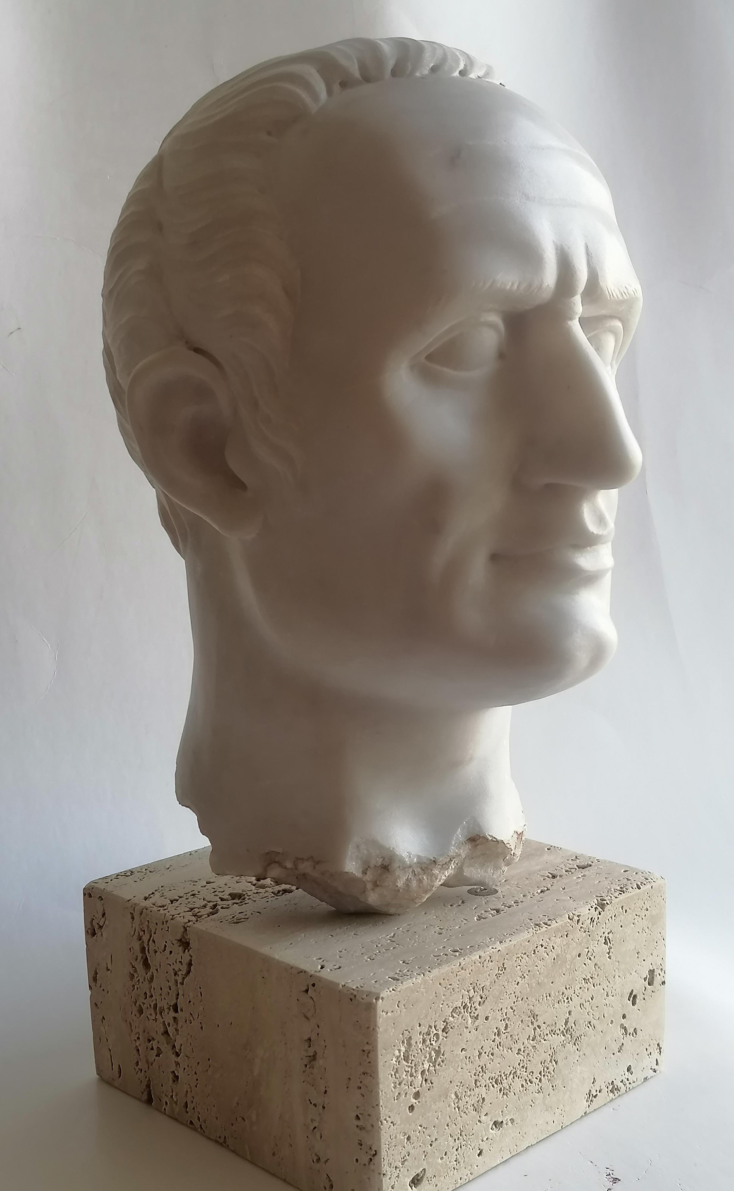 Kopf Julius Caesar  gemeißelt auf weißem Carrara-Marmor - hergestellt in Italien (Italian) im Angebot