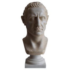 La tête du grand Jules César  sculpté sur du marbre blanc de Carrare - fabriqué en Italie