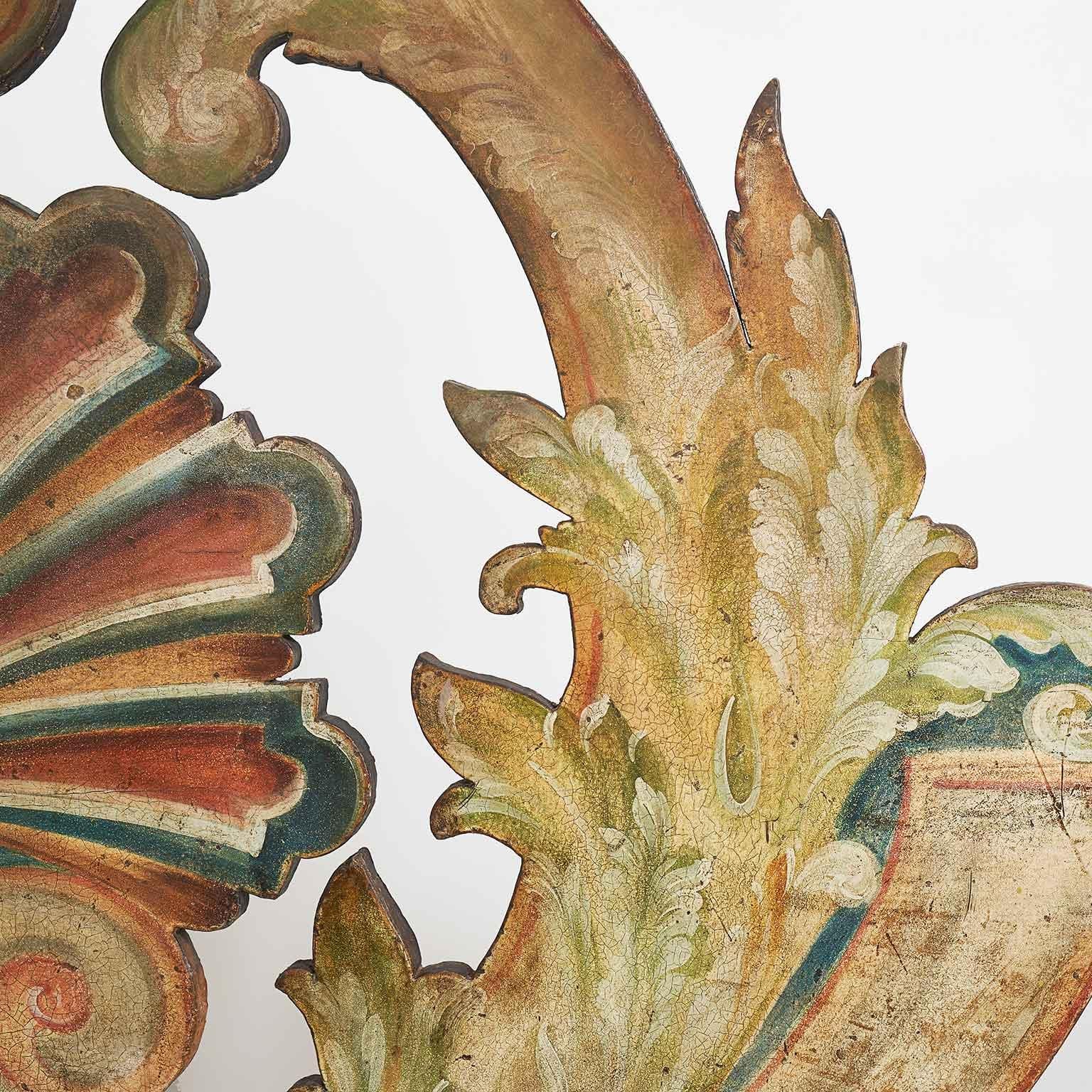 20th Century Italian Painted Wooden Double Bed Headboard With Shell and Volutes For Sale