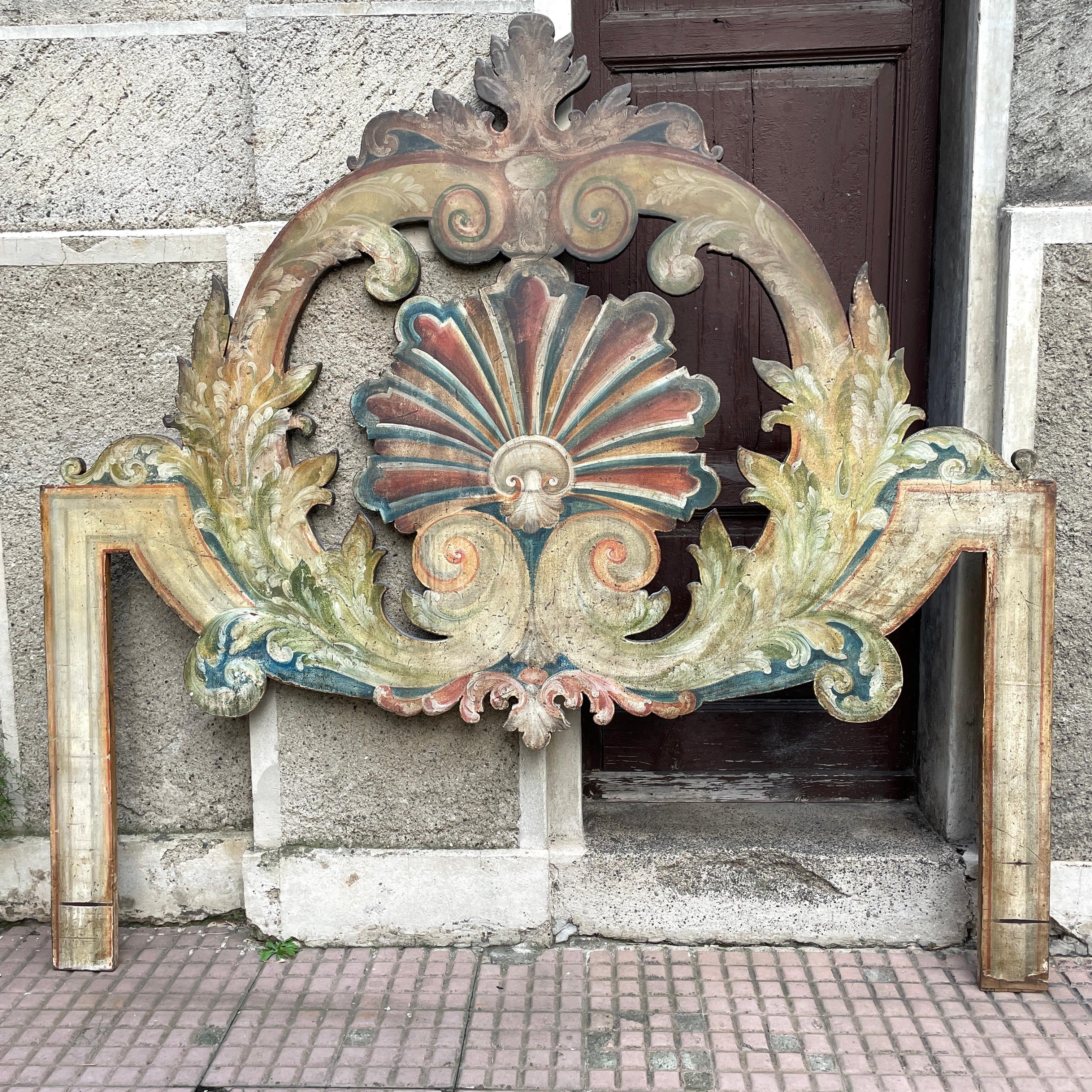 Italian Painted Wooden Double Bed Headboard With Shell and Volutes For Sale 4