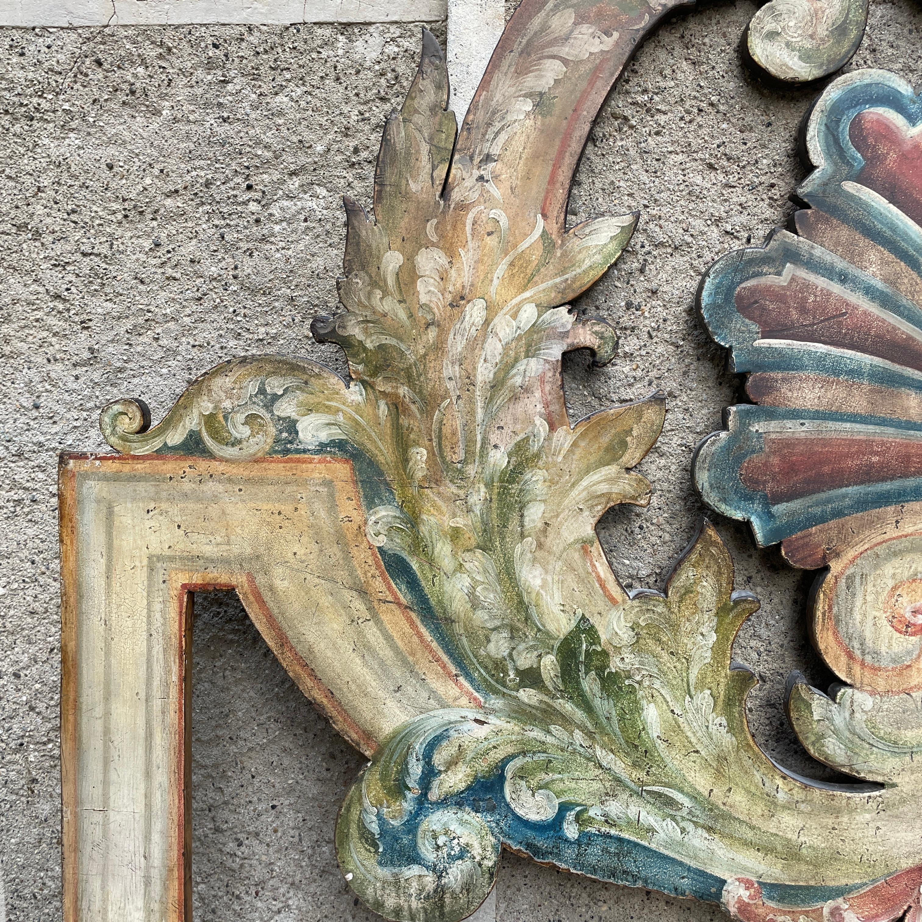 Italian Painted Wooden Double Bed Headboard With Shell and Volutes For Sale 1