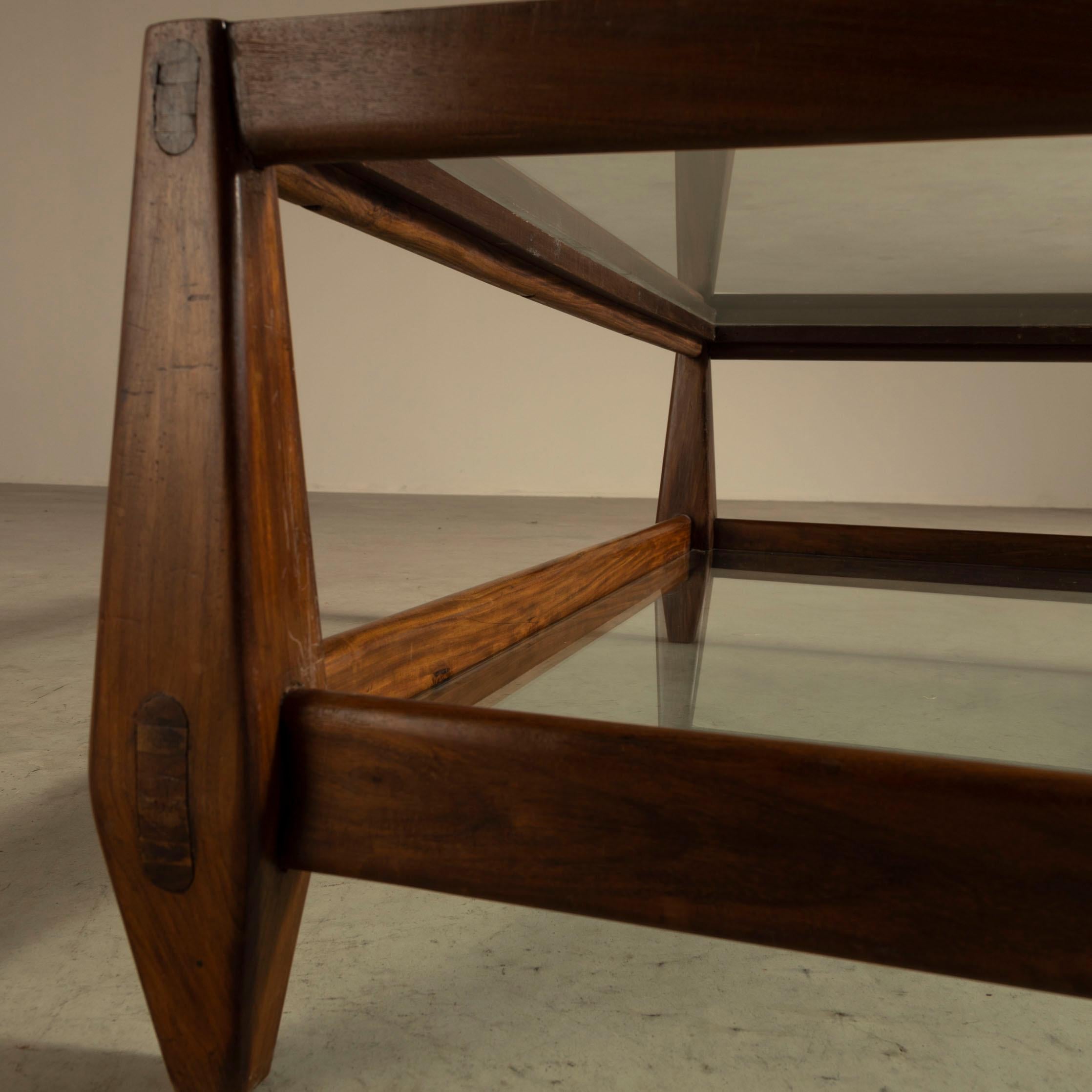 Table basse en bois moderniste brésilien par Jean Gillon Bon état - En vente à Sao Paulo, SP