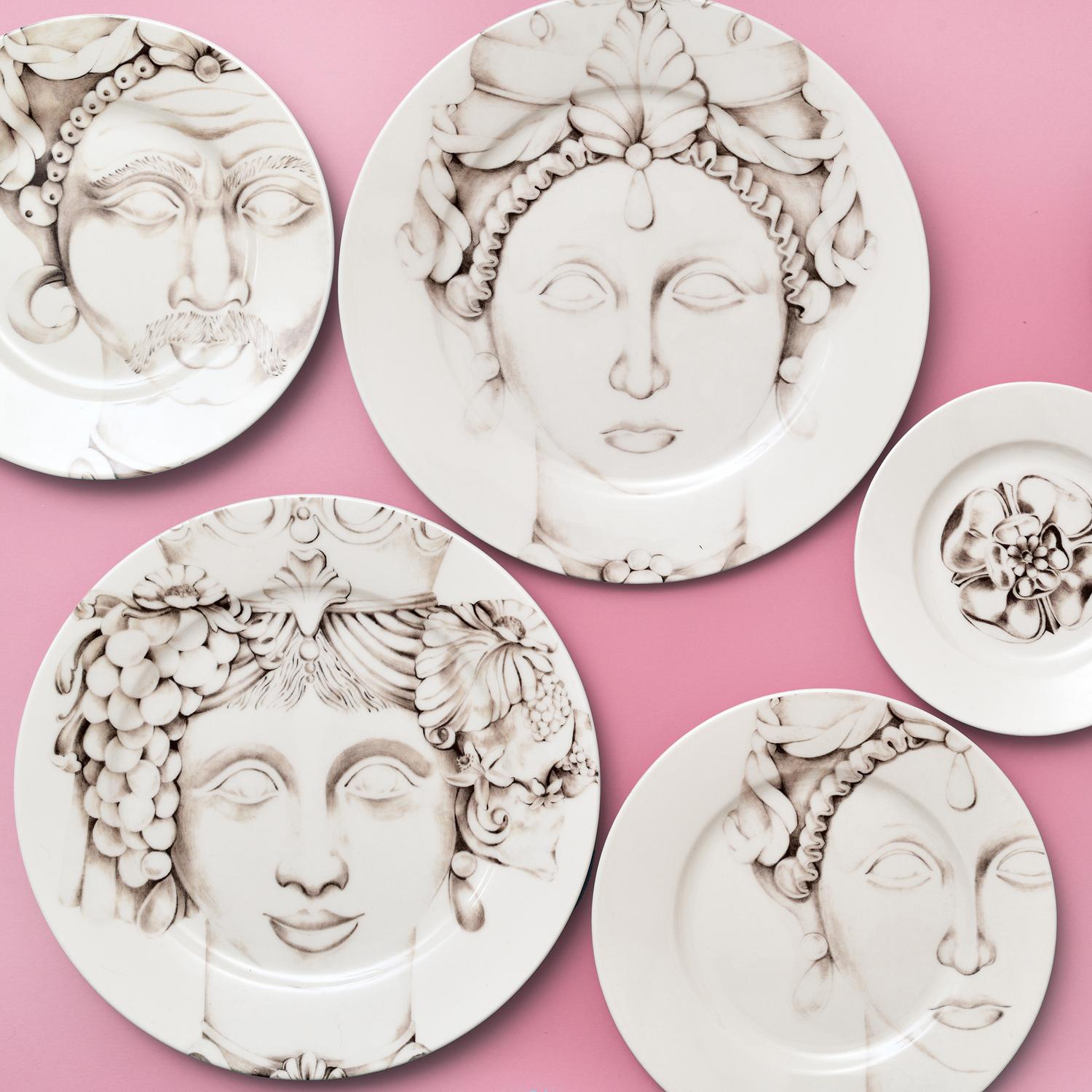 Teste di Moro, Colección en Gris Suave, Plato de Postre Contemporáneo de Porcelana en Nuevo estado para la venta en MILAN, IT