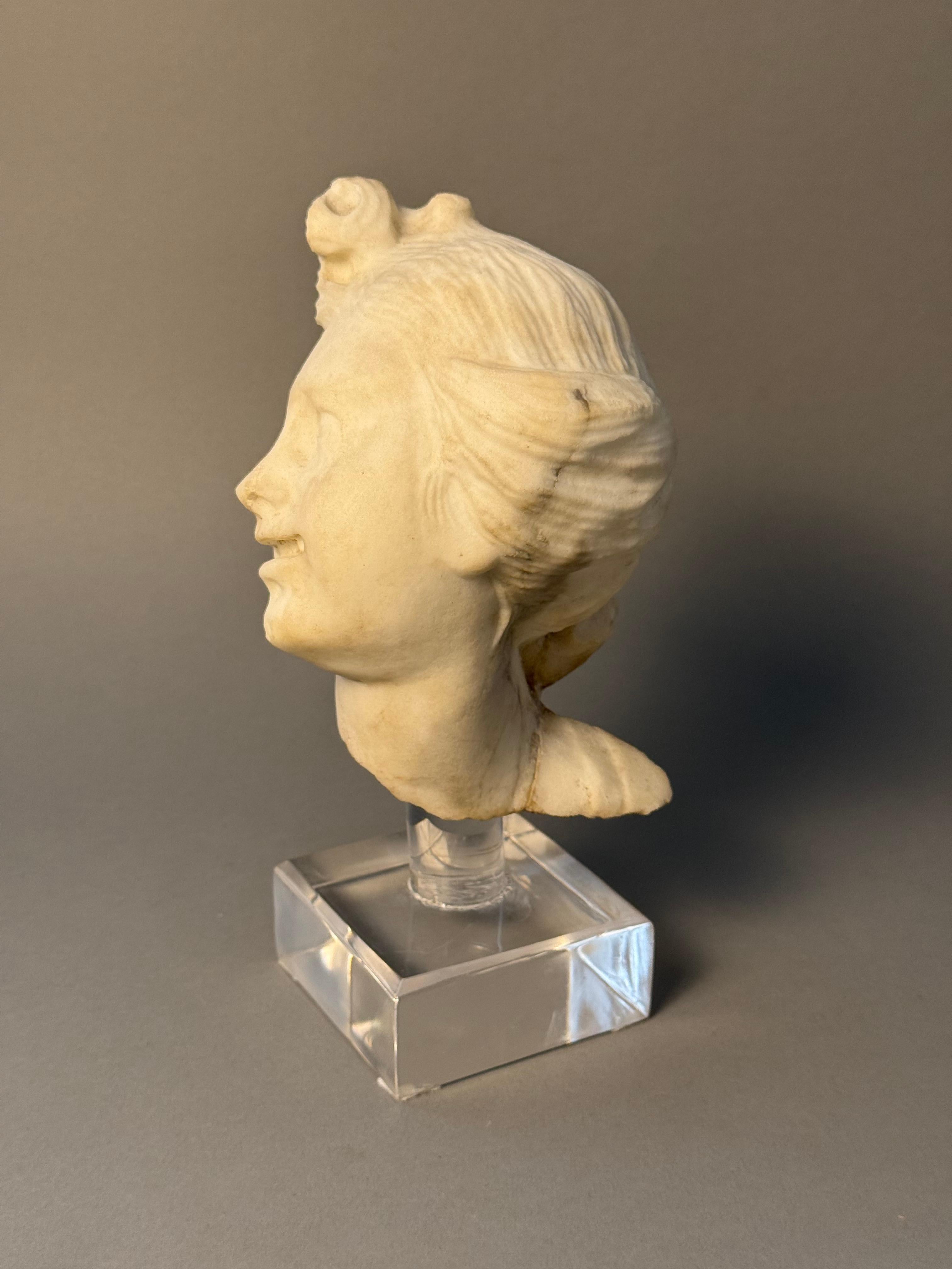 Italiano Testina in marmo neoclassica - periodo XVIII secolo in vendita