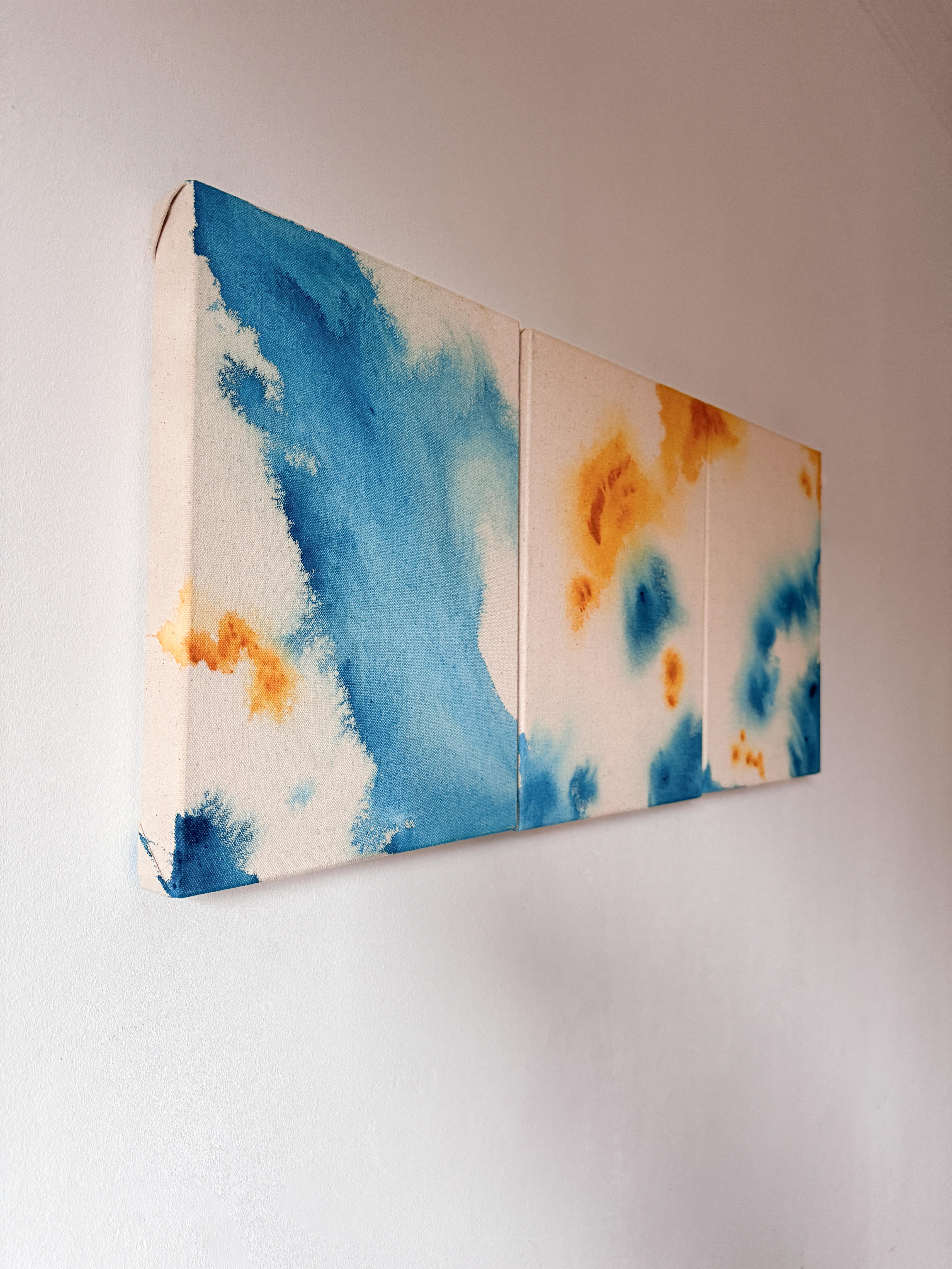 ABSTRACT Trittico di colori dell'artista contemporaneo Tete Alurralde 2024 - Abstract Painting Beige di Teté Alurralde