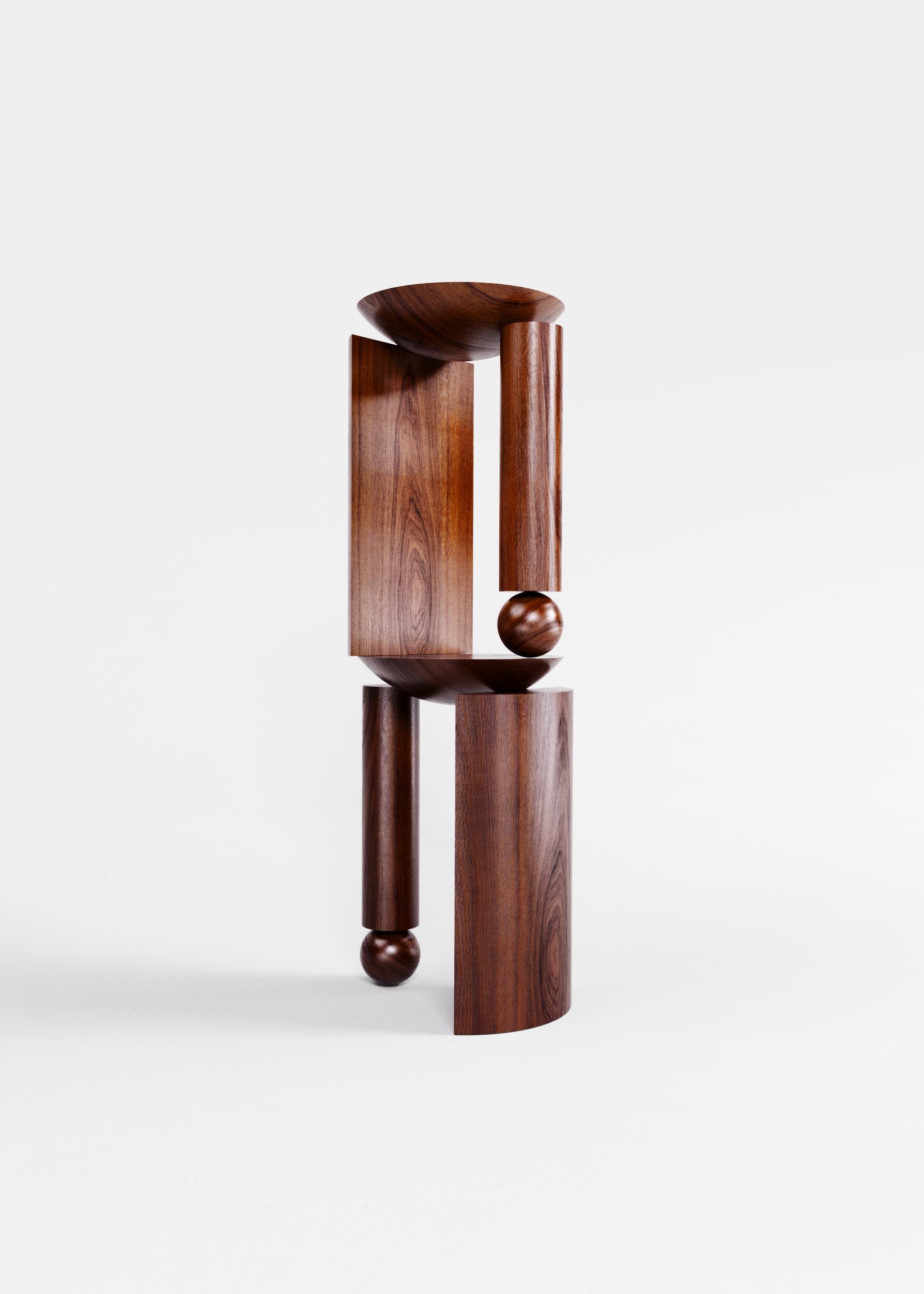 Minimaliste Table d'appoint sculpturale Teta en bois de feuillus tropical de Pedro Paulo Venzon en vente